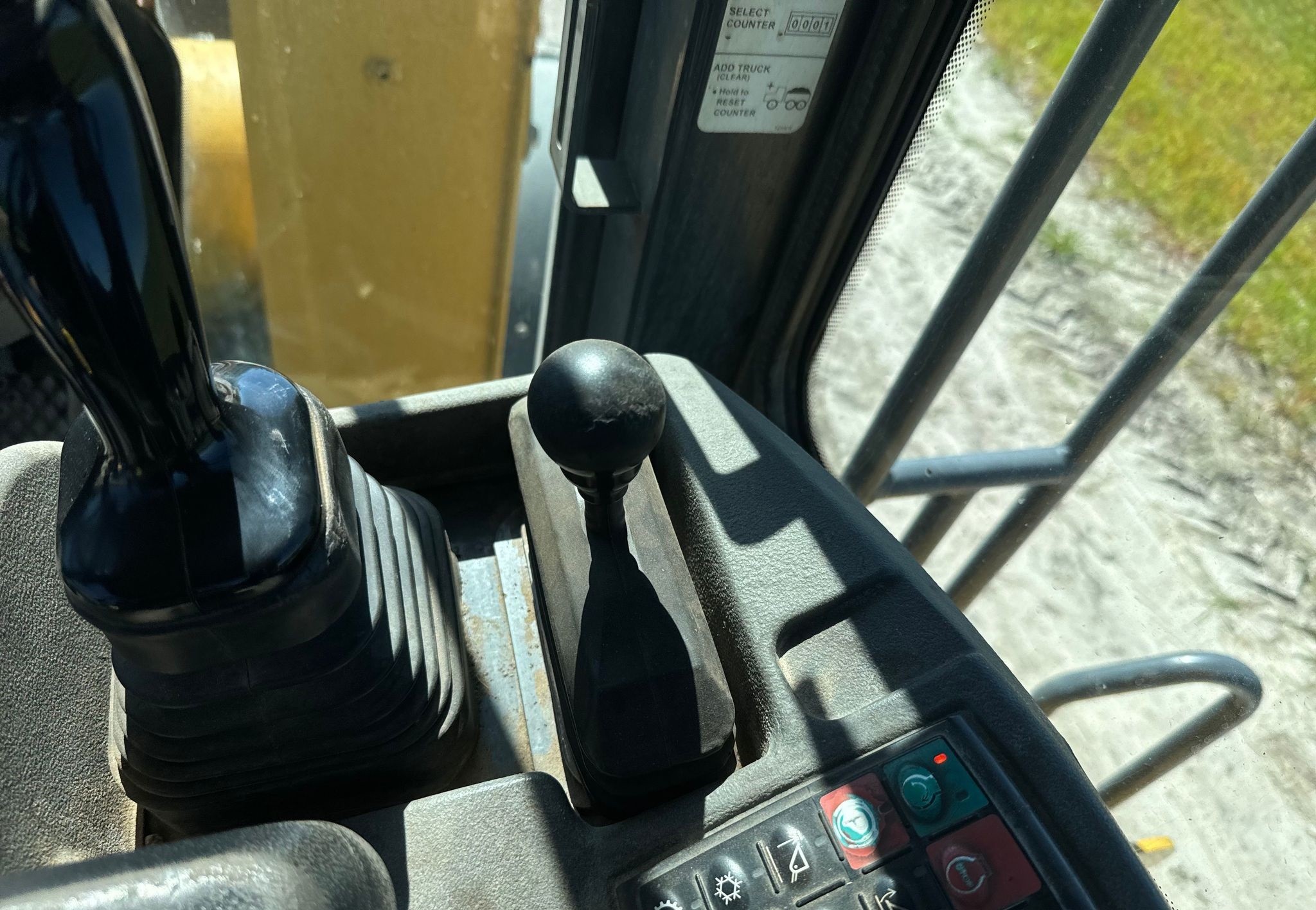 gallery 2014 John Deere 624K wheel loader