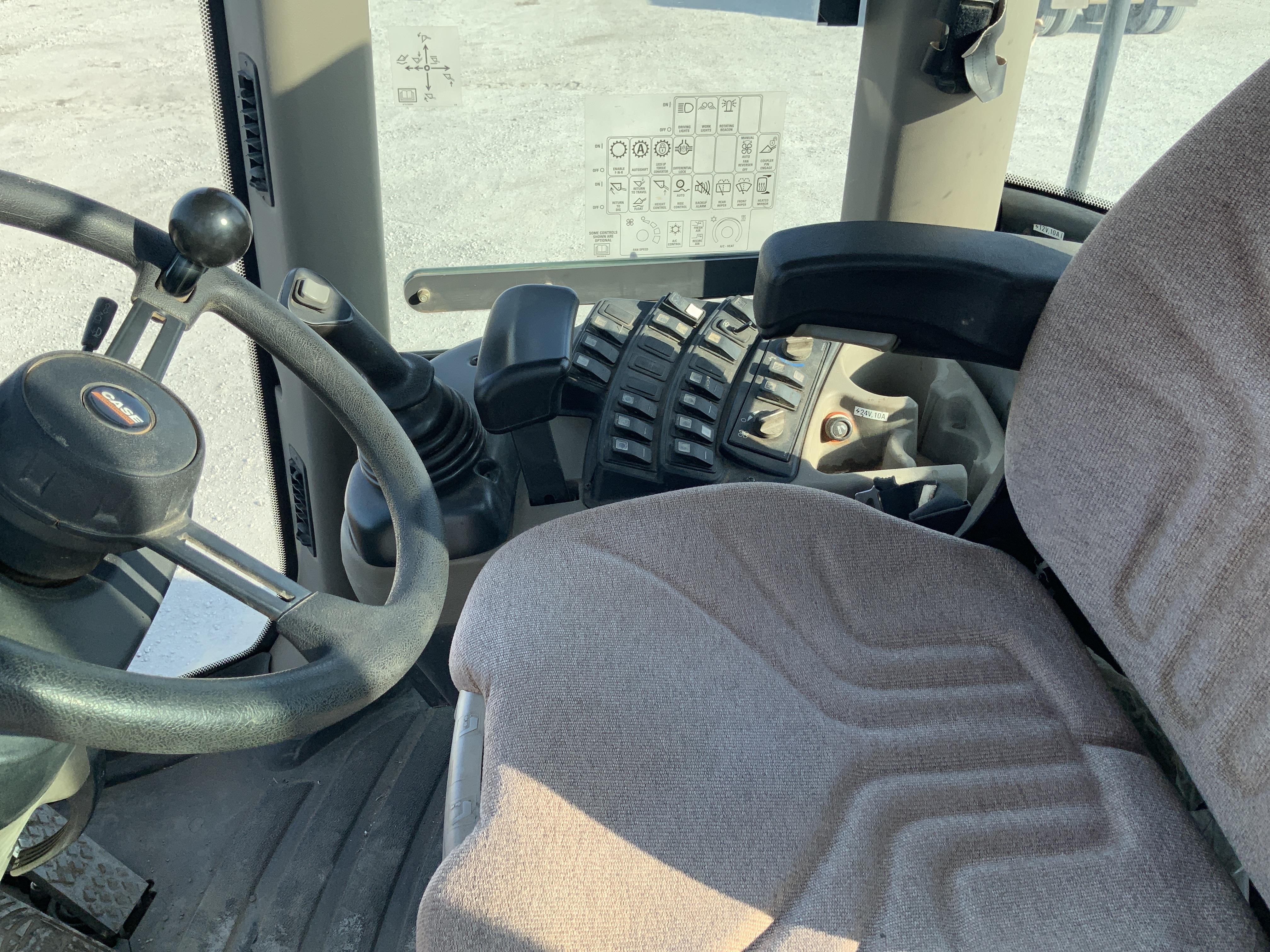 gallery 2013 Case 821F Wheel Loader