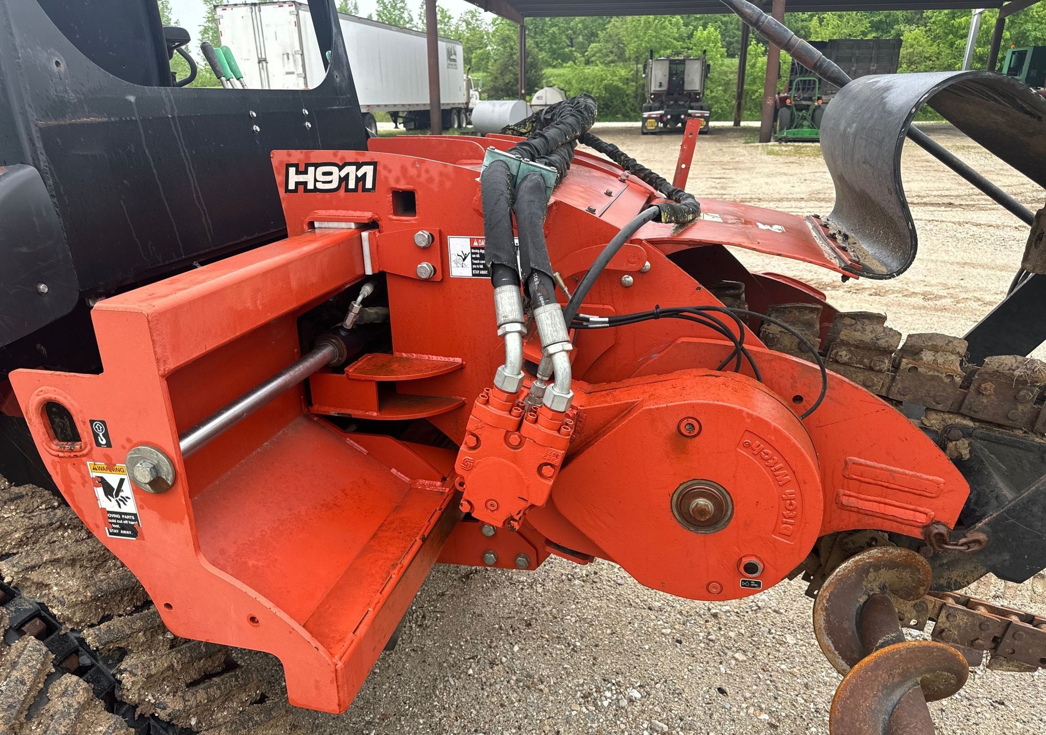 gallery 2013 Ditch Witch RT120 Quad trencher