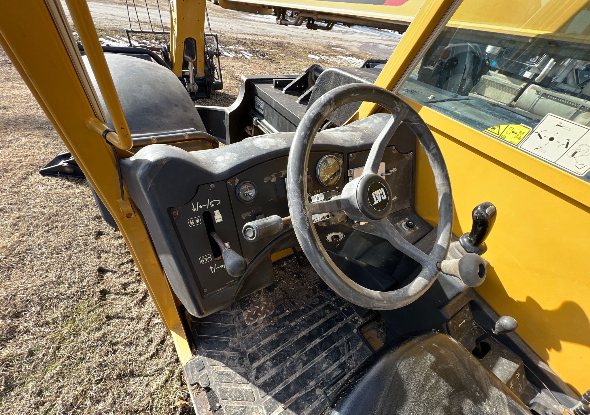 gallery 2010 Caterpillar TL943 telehandler