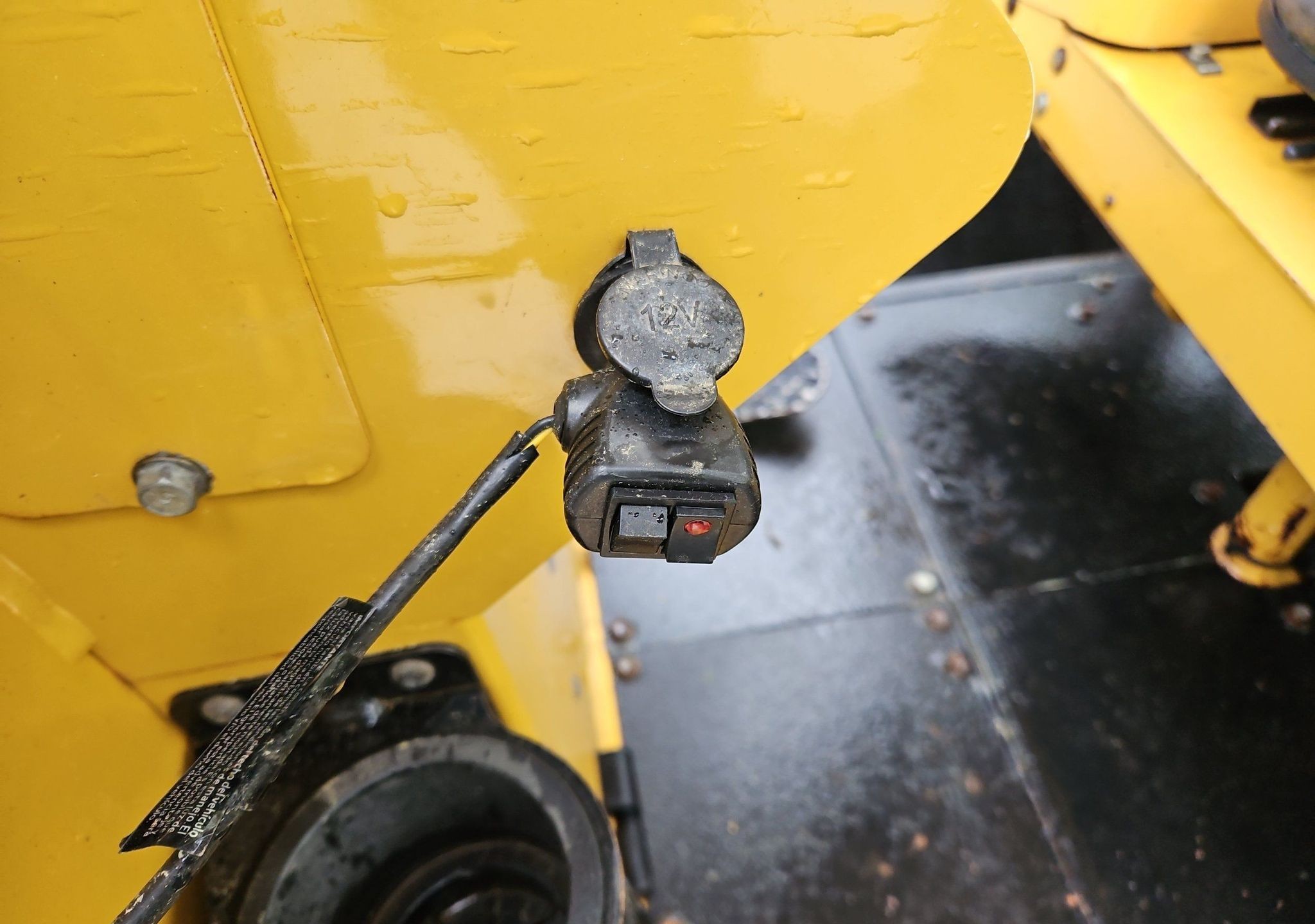 gallery 2014 Vermeer RTX1250 cable plow