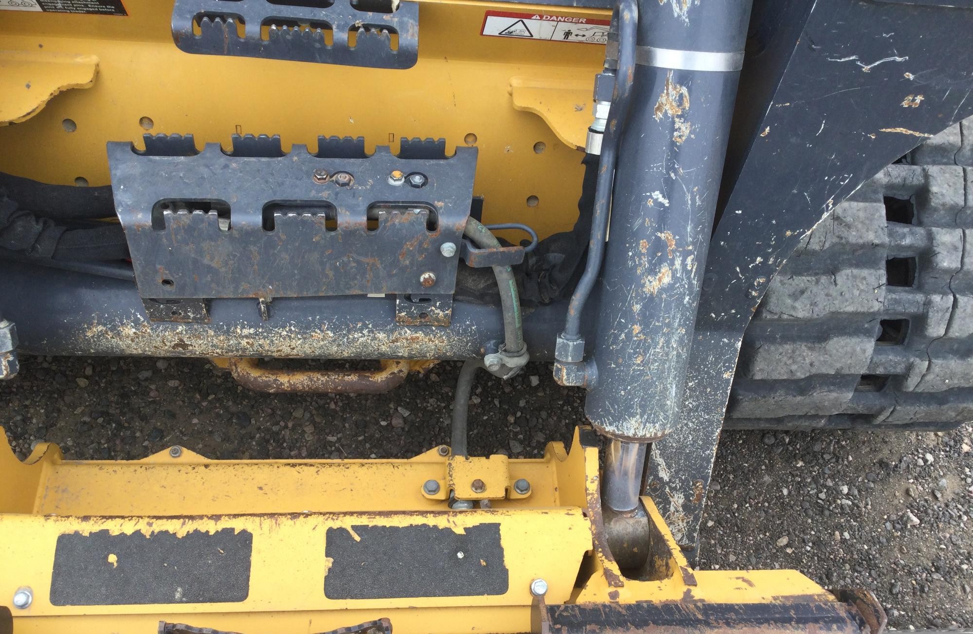 gallery 2018 John Deere 331G Skid Steer