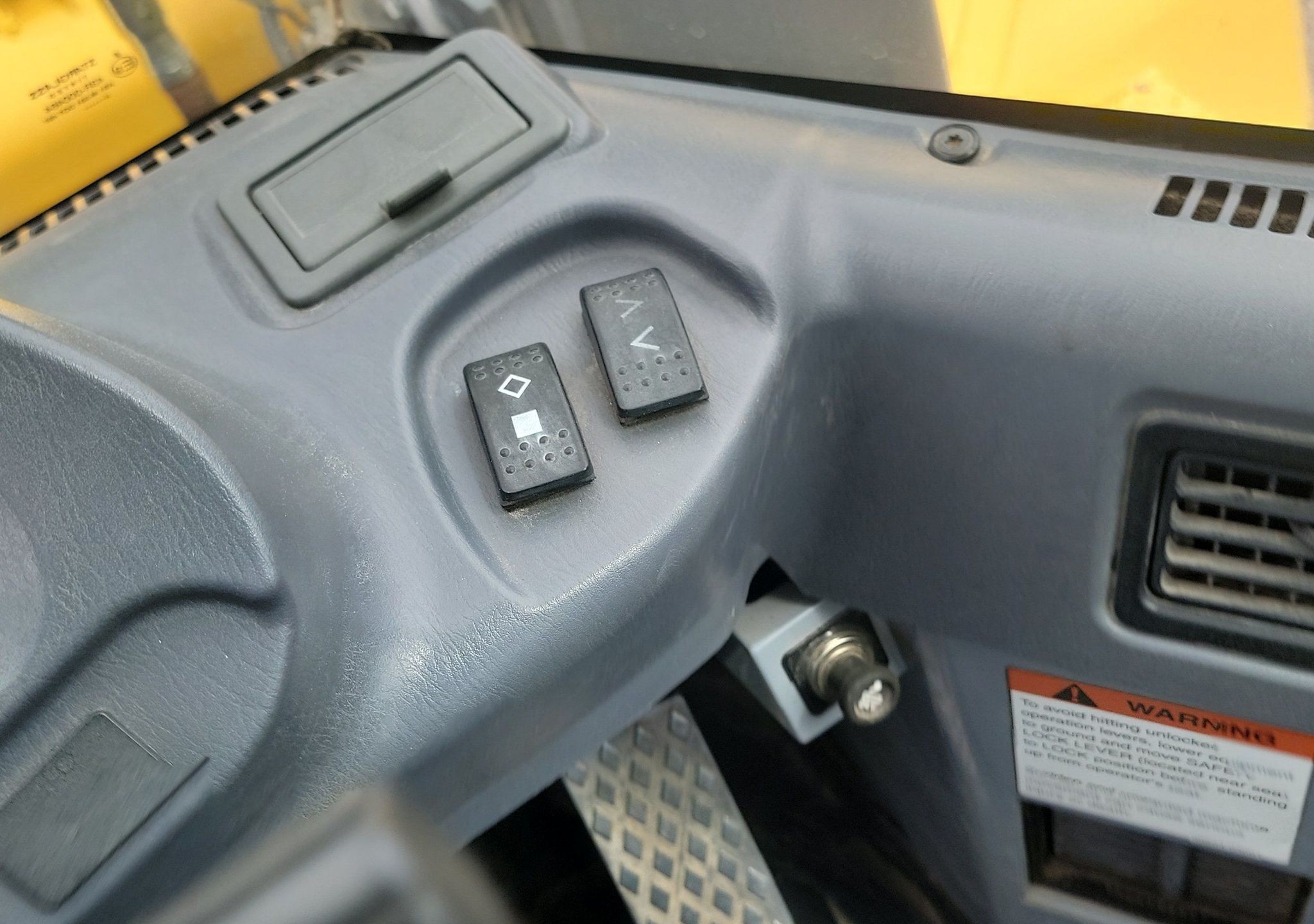 gallery 2005 Komatsu WA320 wheel loader