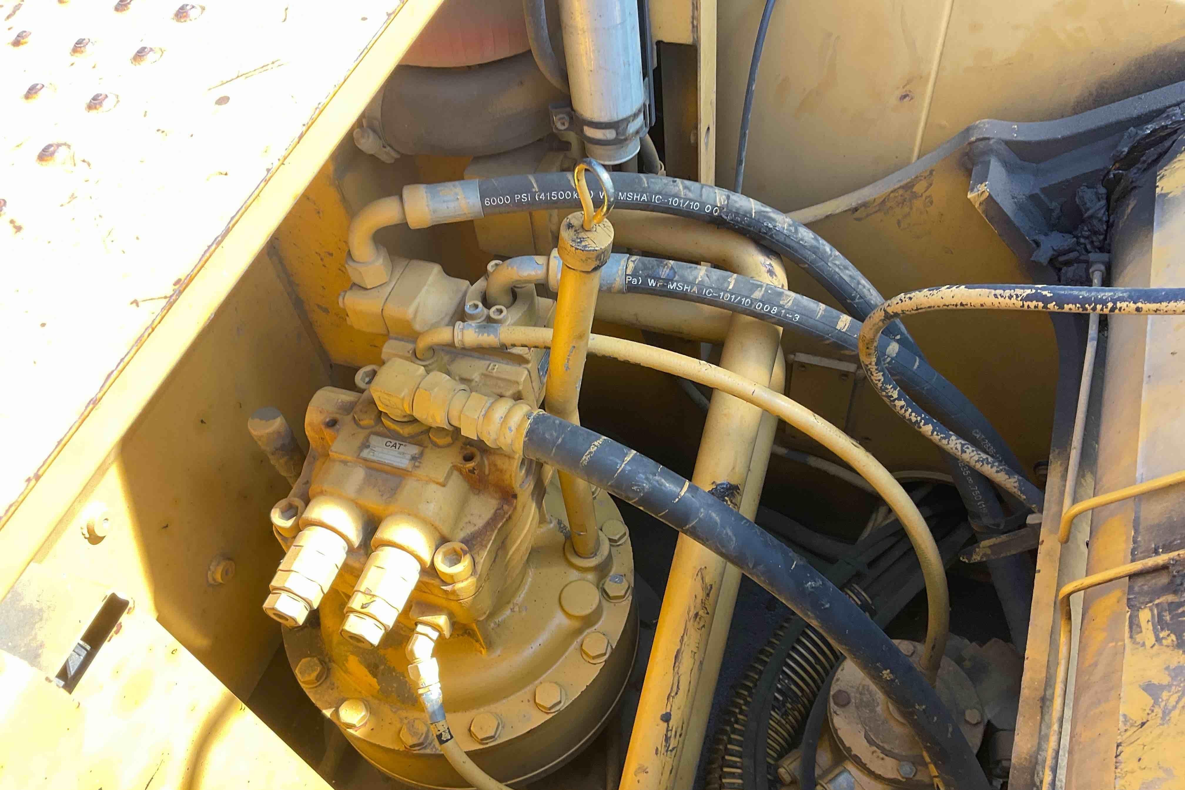 gallery 2004 Caterpillar 320CLU Excavator
