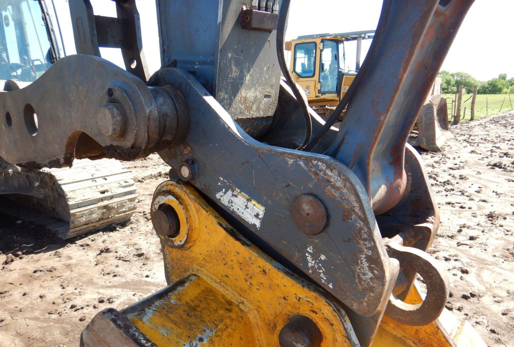 gallery 2011 John Deere 200DLC  excavator