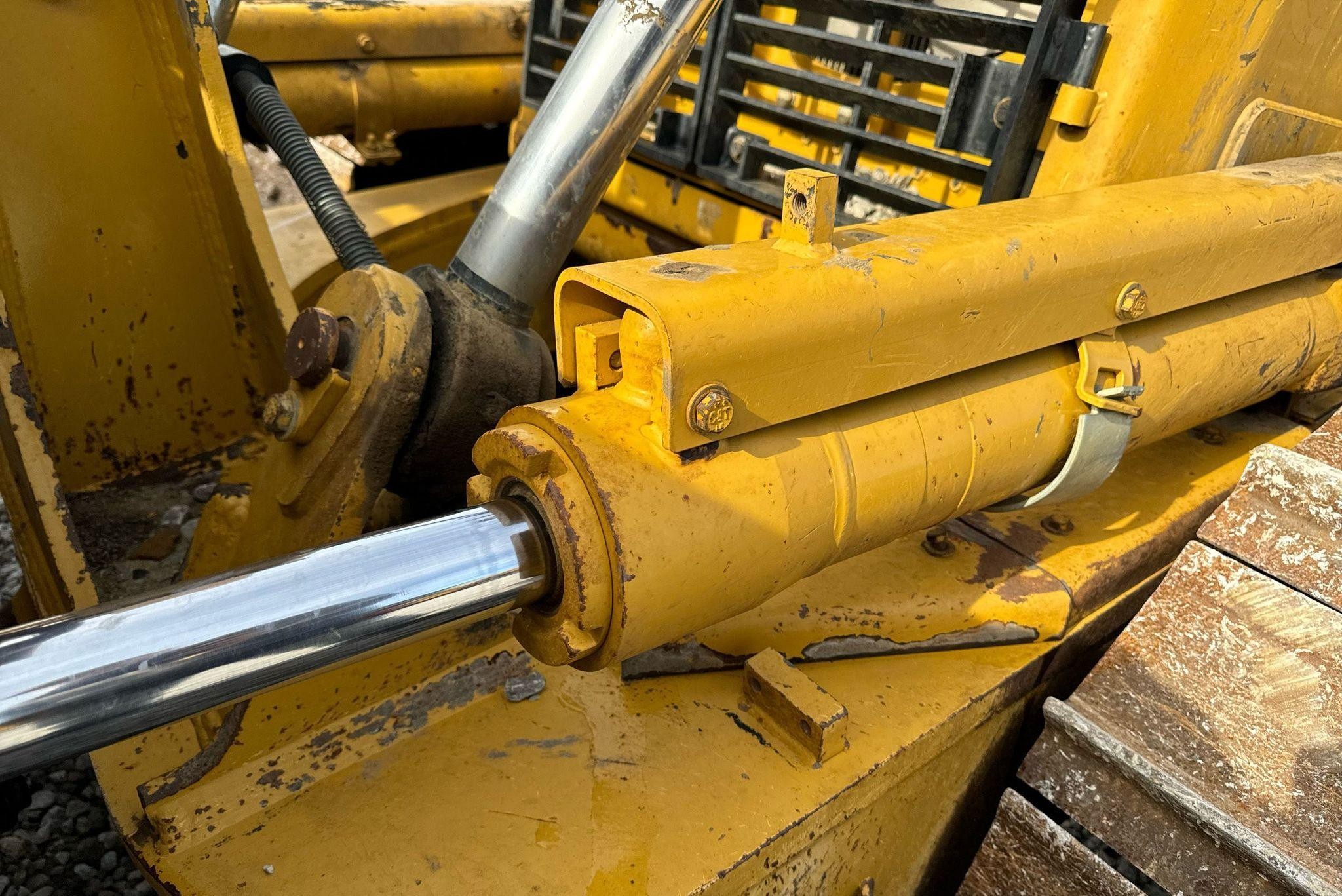 gallery 2014 Caterpillar D6T LGP dozer