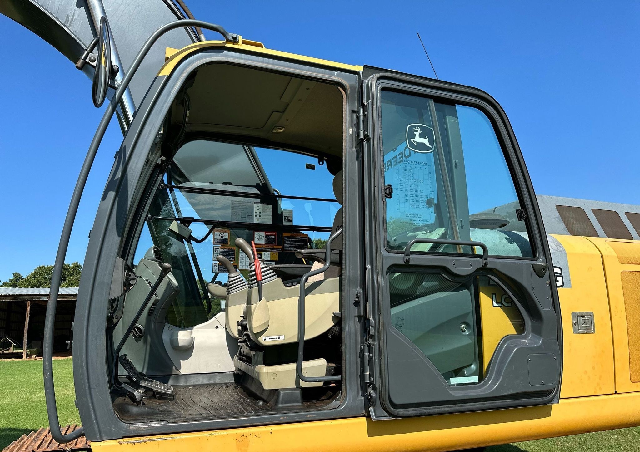 gallery 2014 John Deere 250G LC excavator