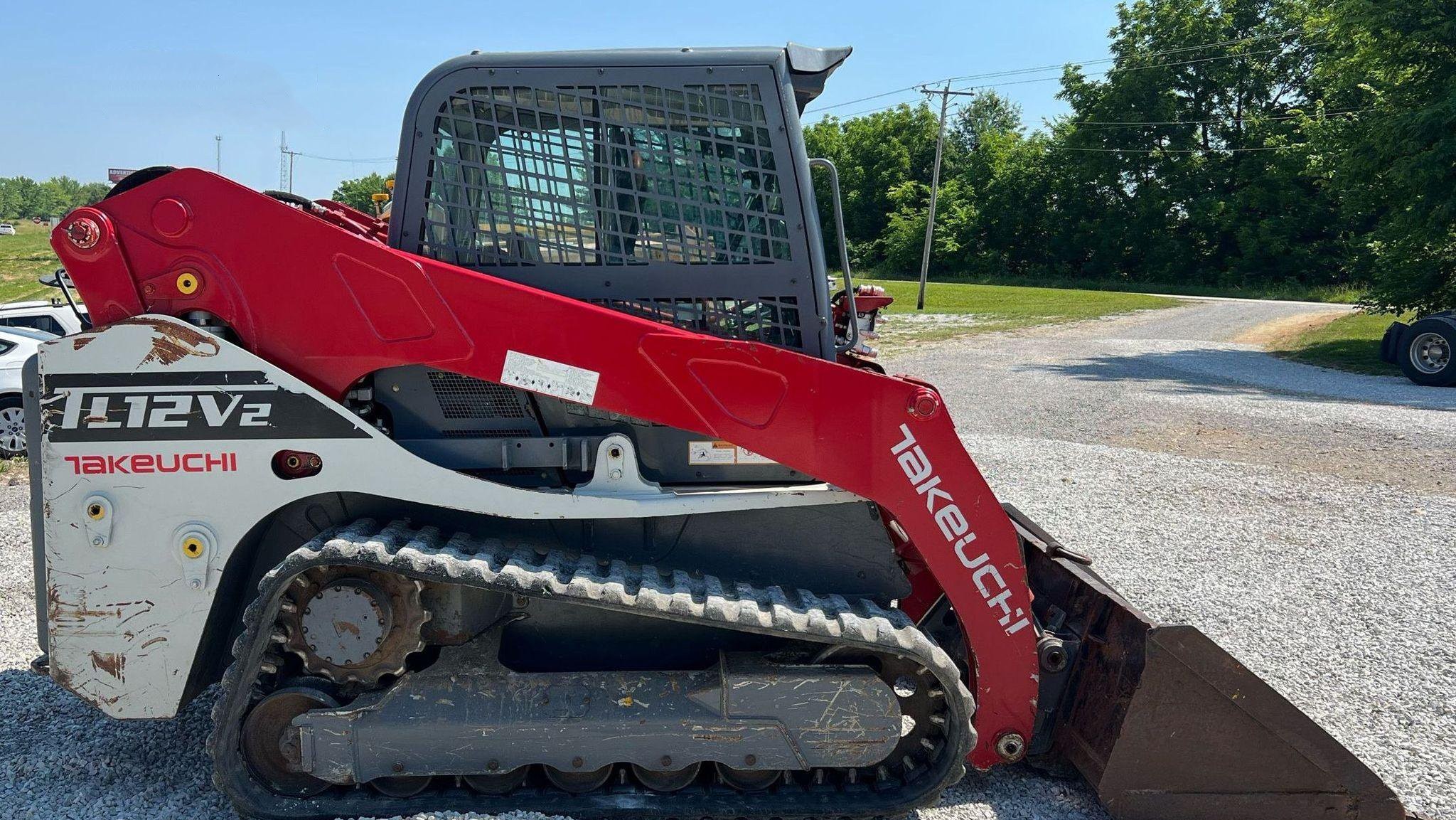 gallery 2016 Takeuchi TL12V2 tracked skid steer loader