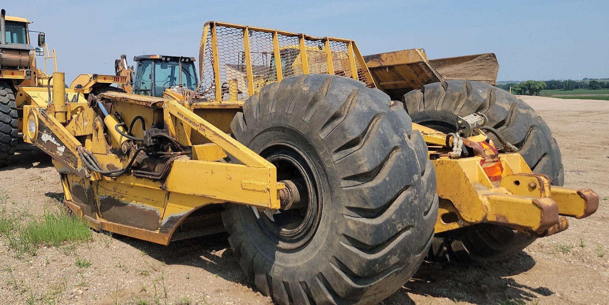 gallery Volvo T450D 4WD scraper tractor