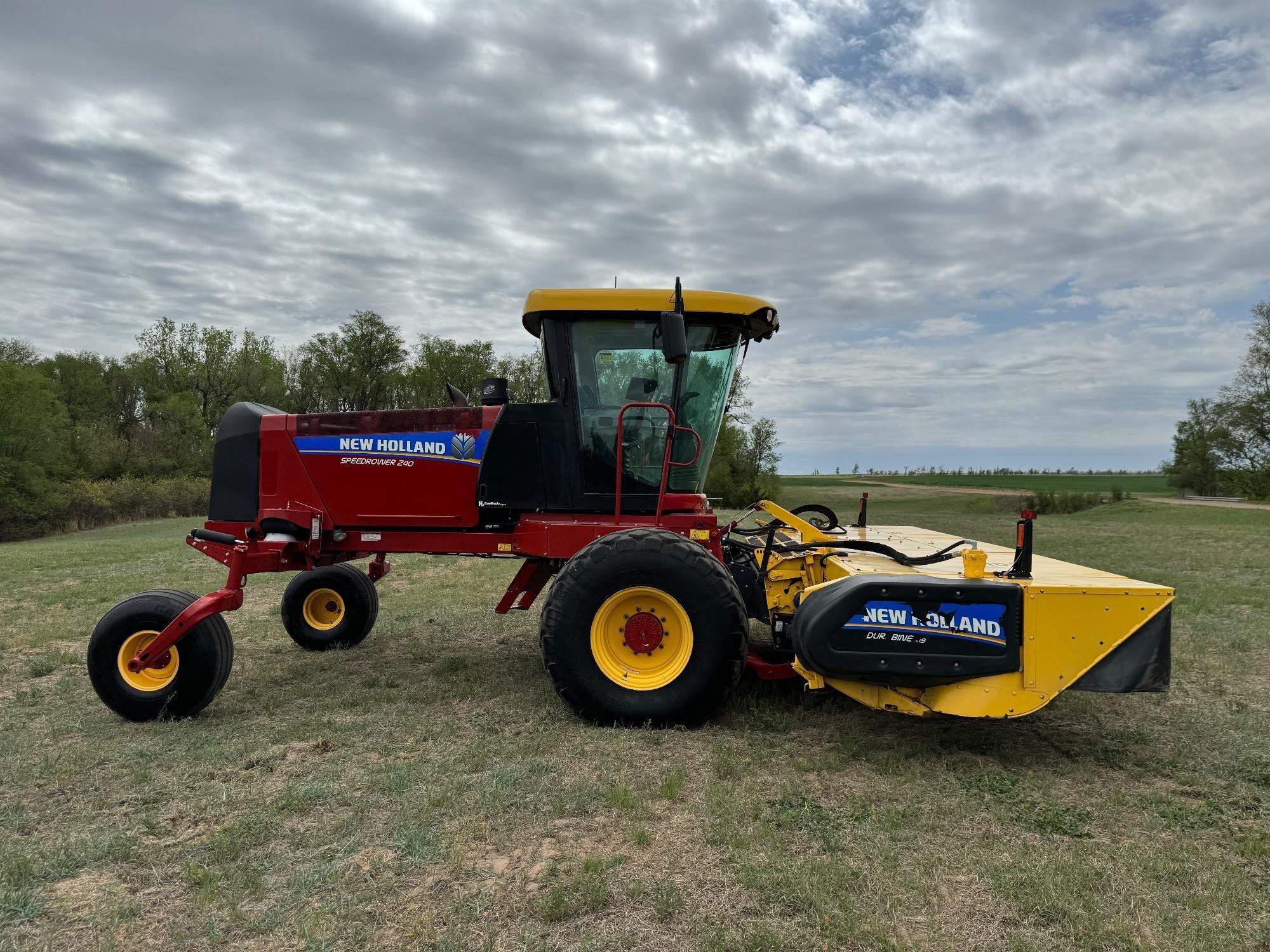 gallery 2014 New Holland Speedrower 240 Self-Propelled Windrower