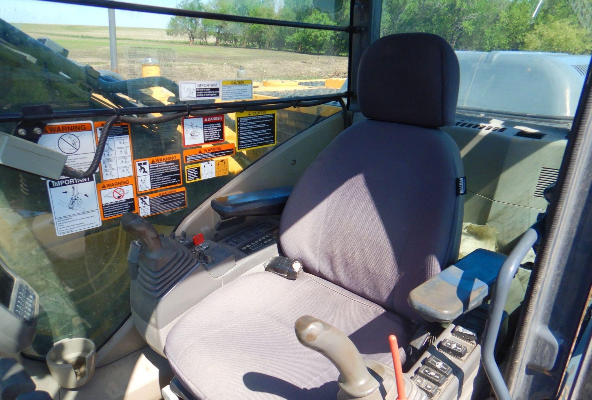 gallery 2011 John Deere 200DLC  excavator