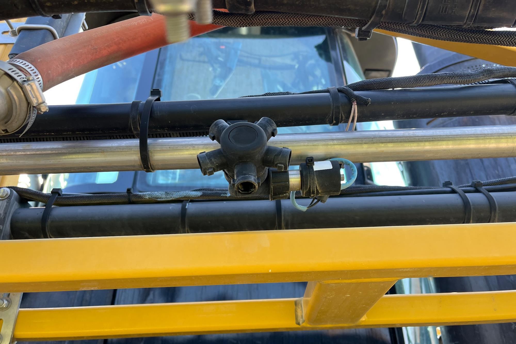 gallery 2019 RoGator RG1300C Self-Propelled Sprayer