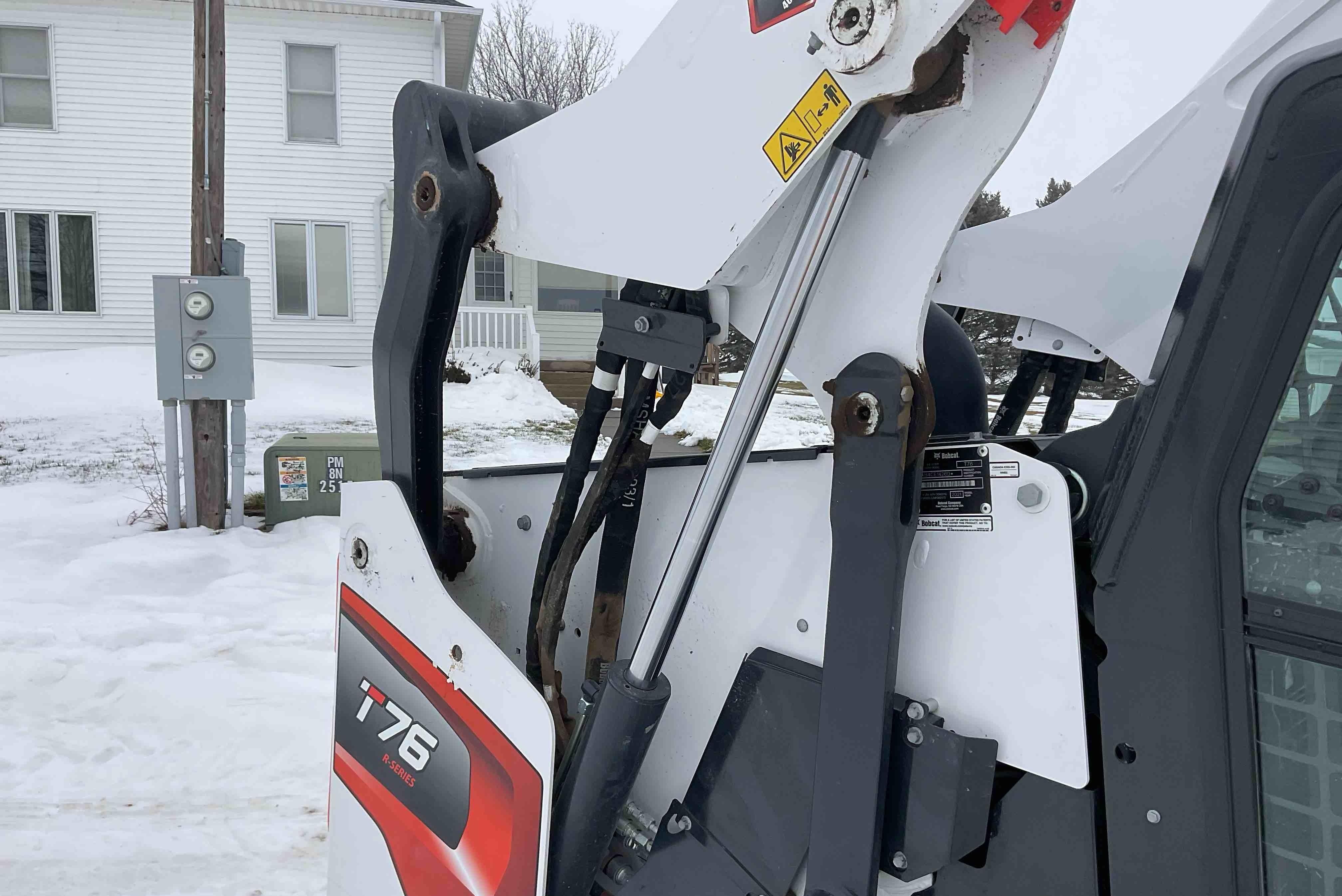 gallery Bobcat T76 R-Series Compact Track Loader