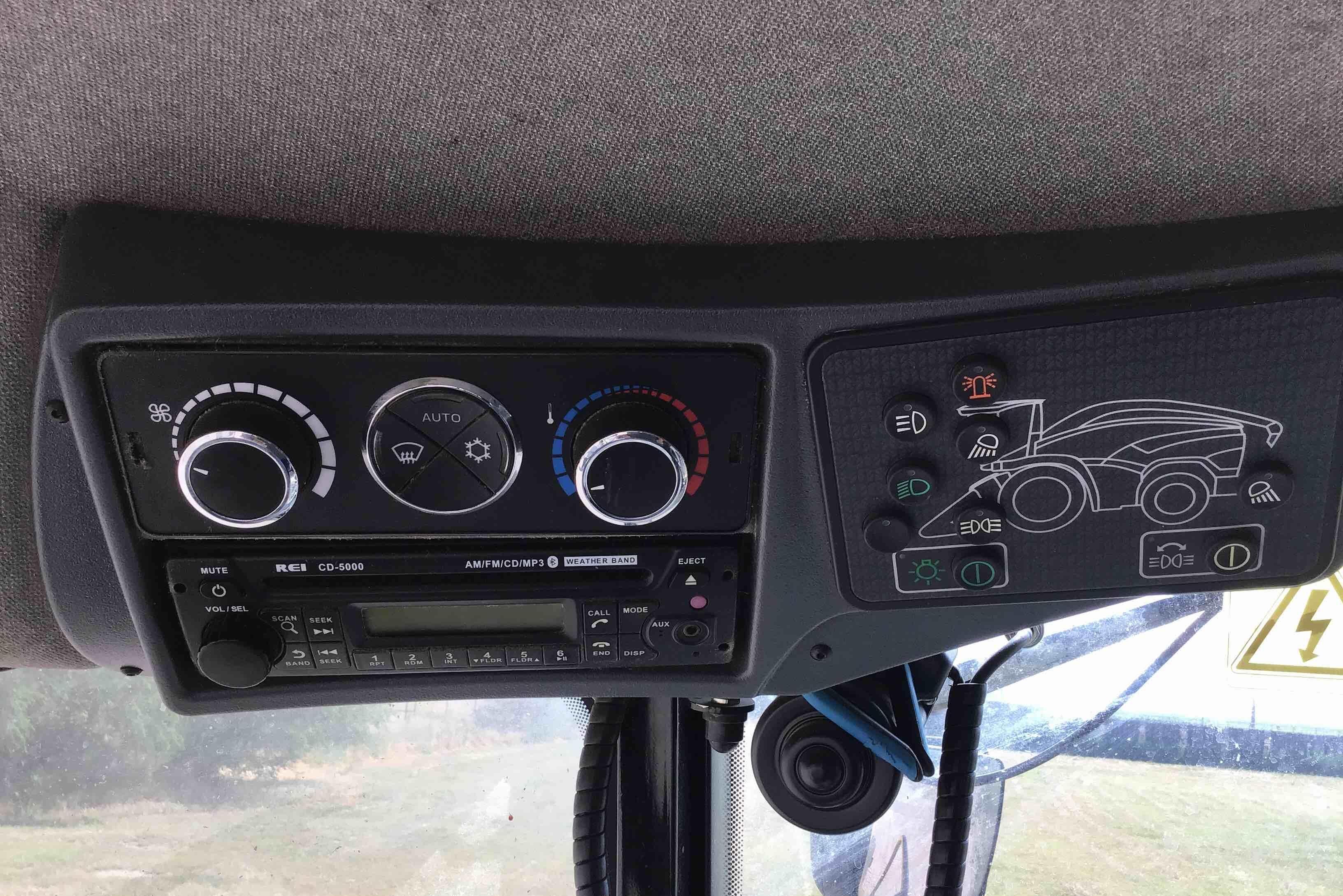 gallery 2016 New Holland FR850 Self-Propelled Forage Harvester