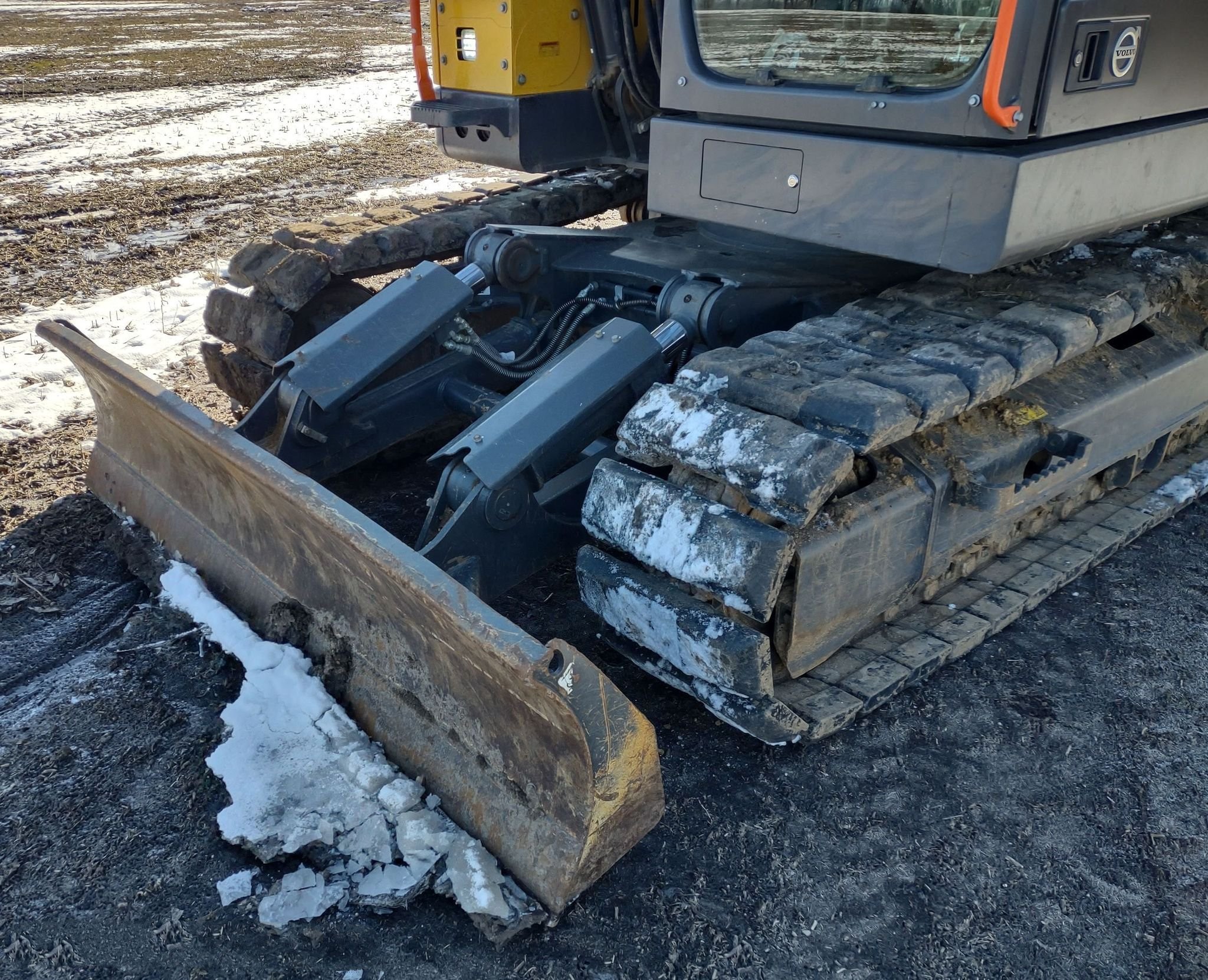 gallery 2021 Volvo ECR145EL excavator