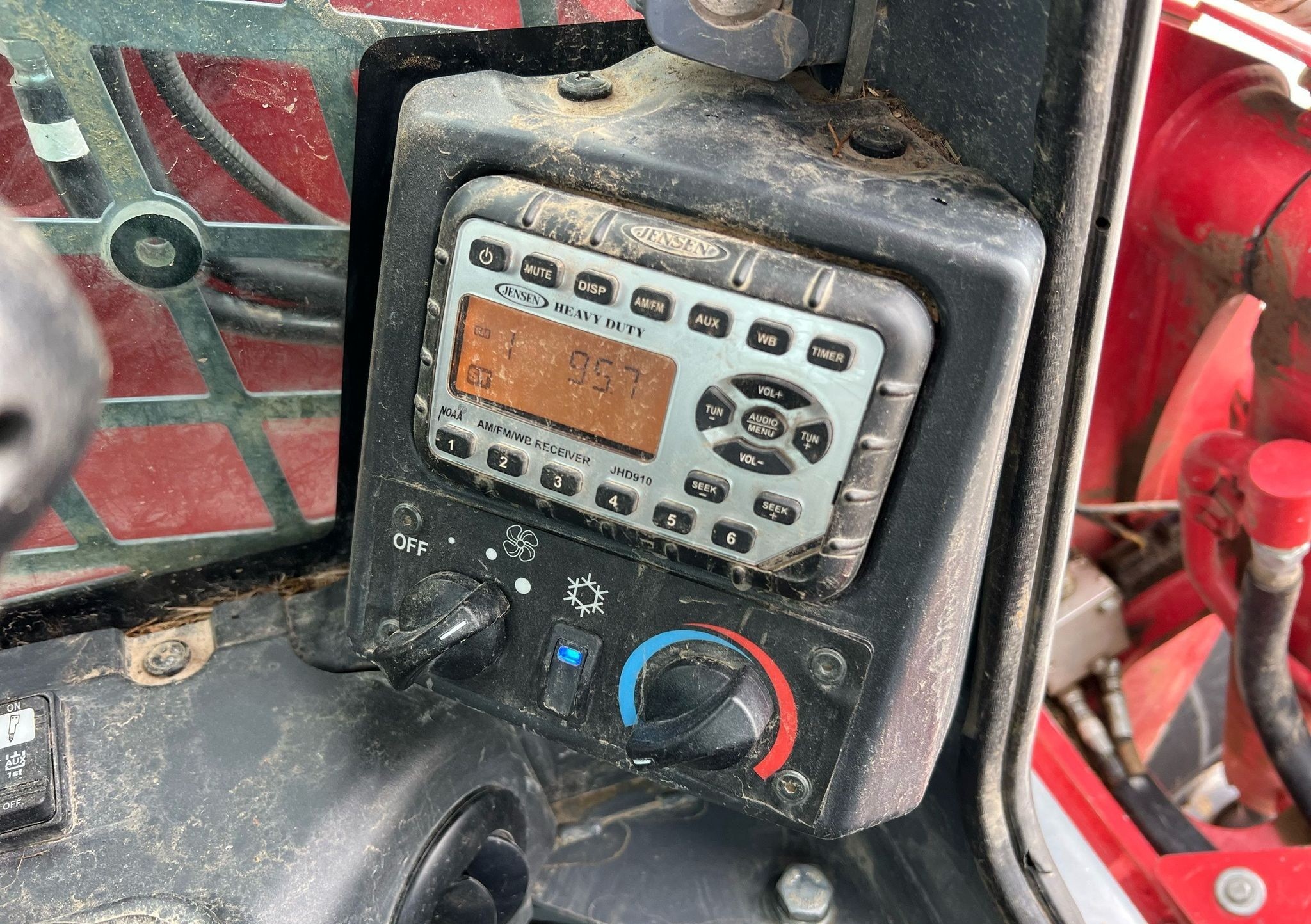 gallery 2020 Takeuchi TL12R2 tracked skid steer loader