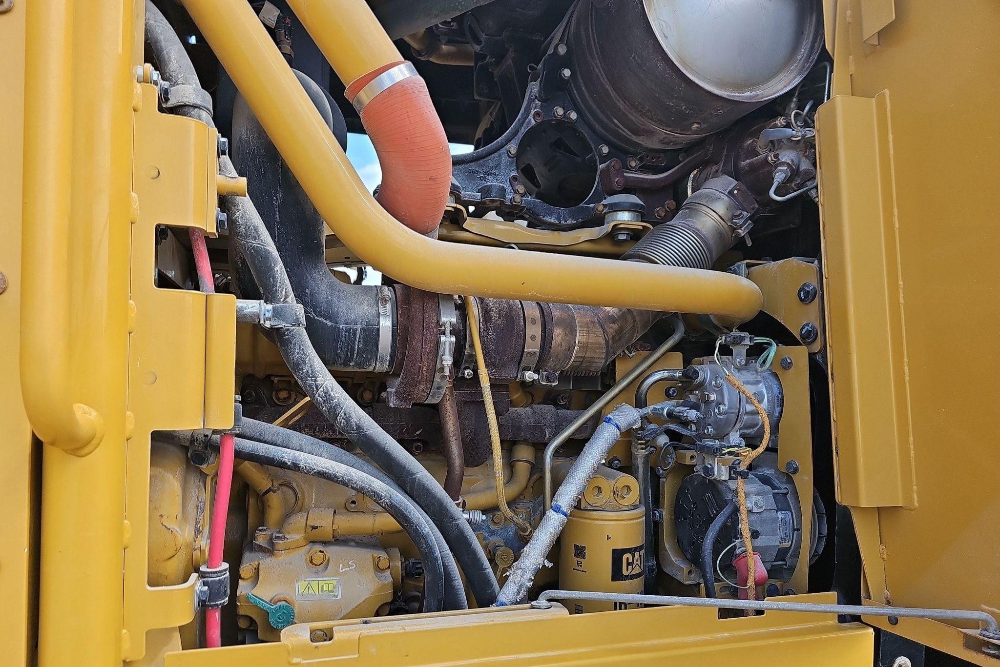 gallery 2013 Caterpillar 12M2 VHP Plus motor grader