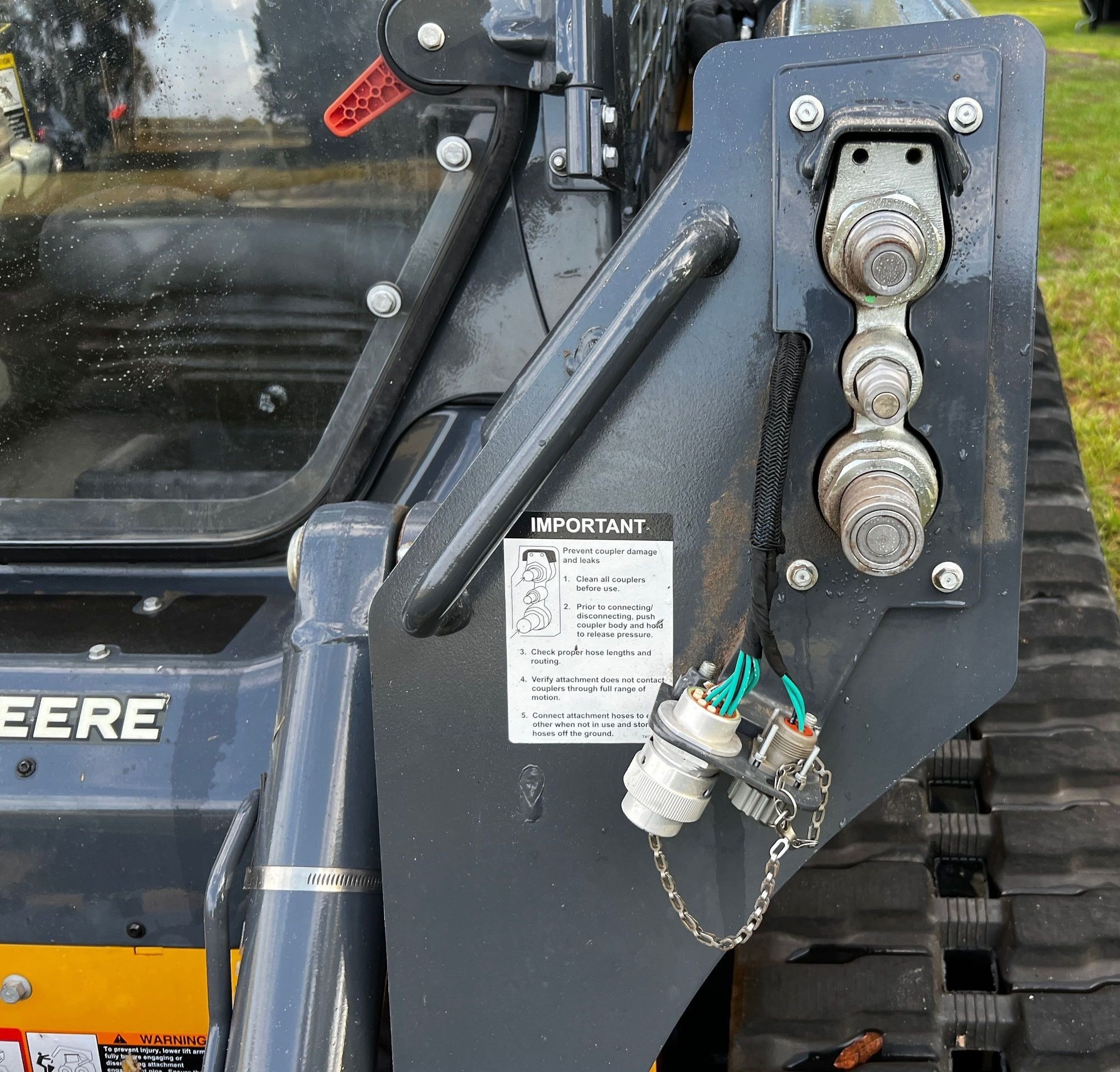 gallery 2022 John Deere 325G tracked skid steer