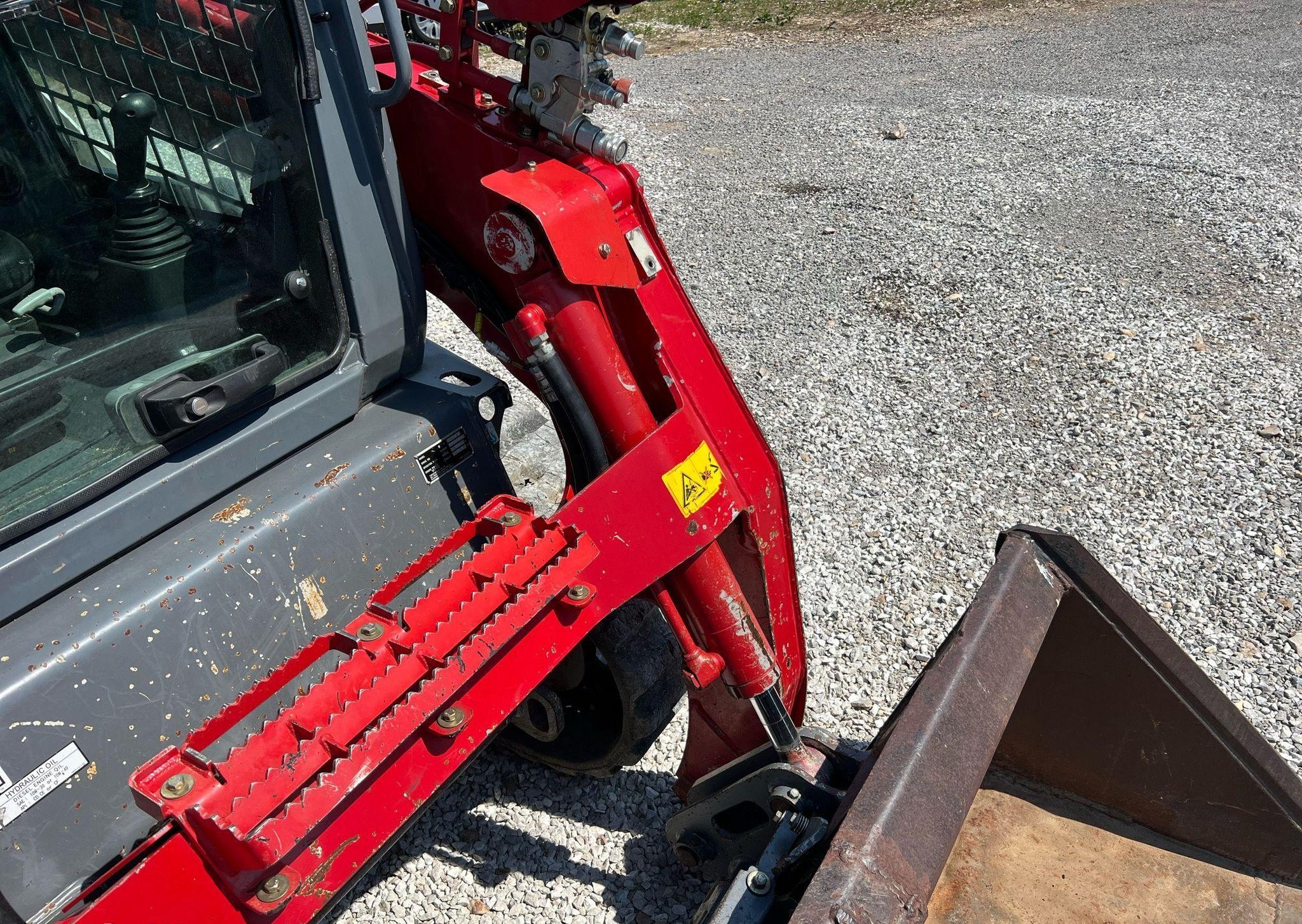gallery 2016 Takeuchi TL12V2 tracked skid steer loader
