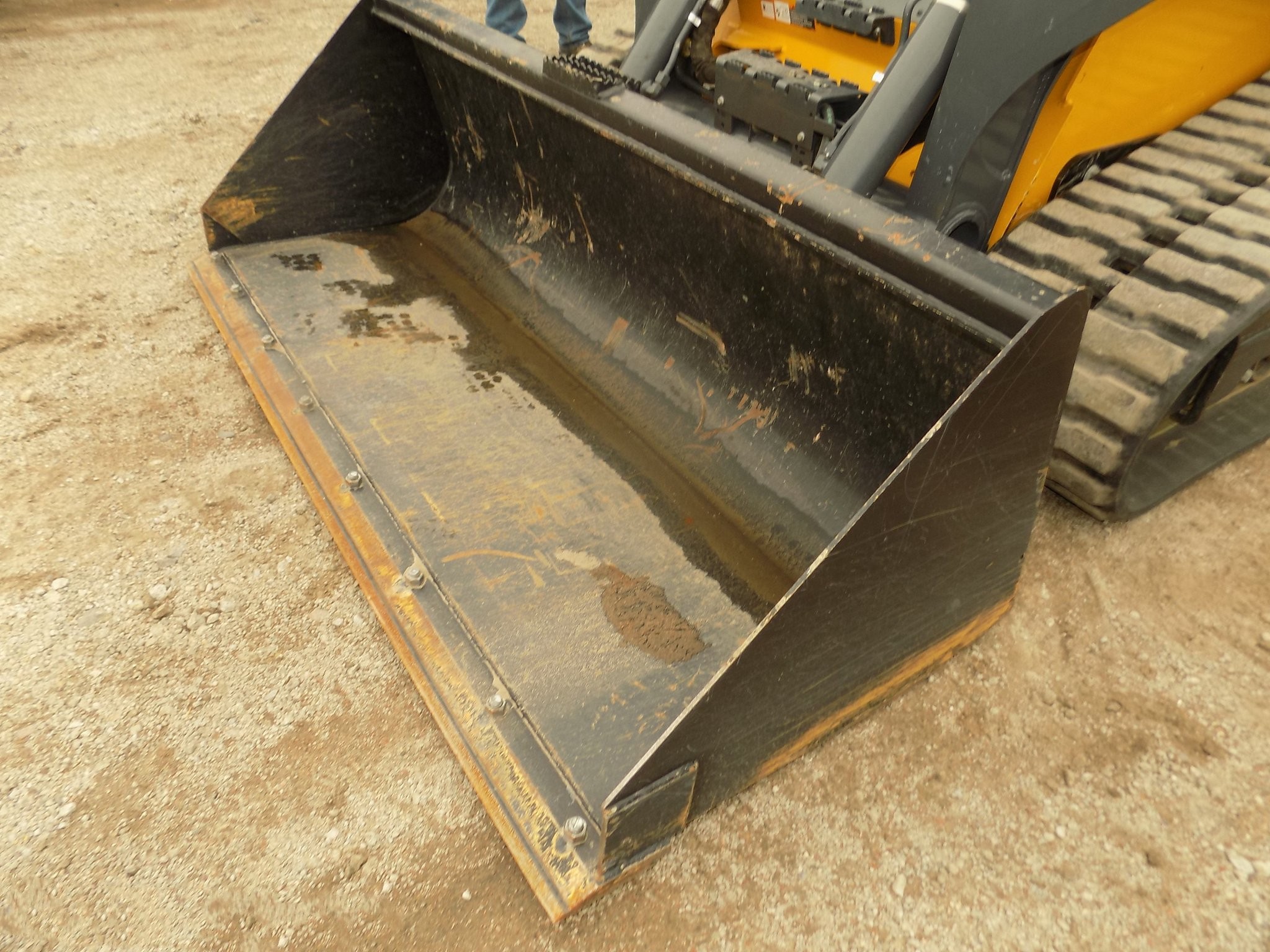 gallery 2019 John Deere 333G tracked skid steer loader1