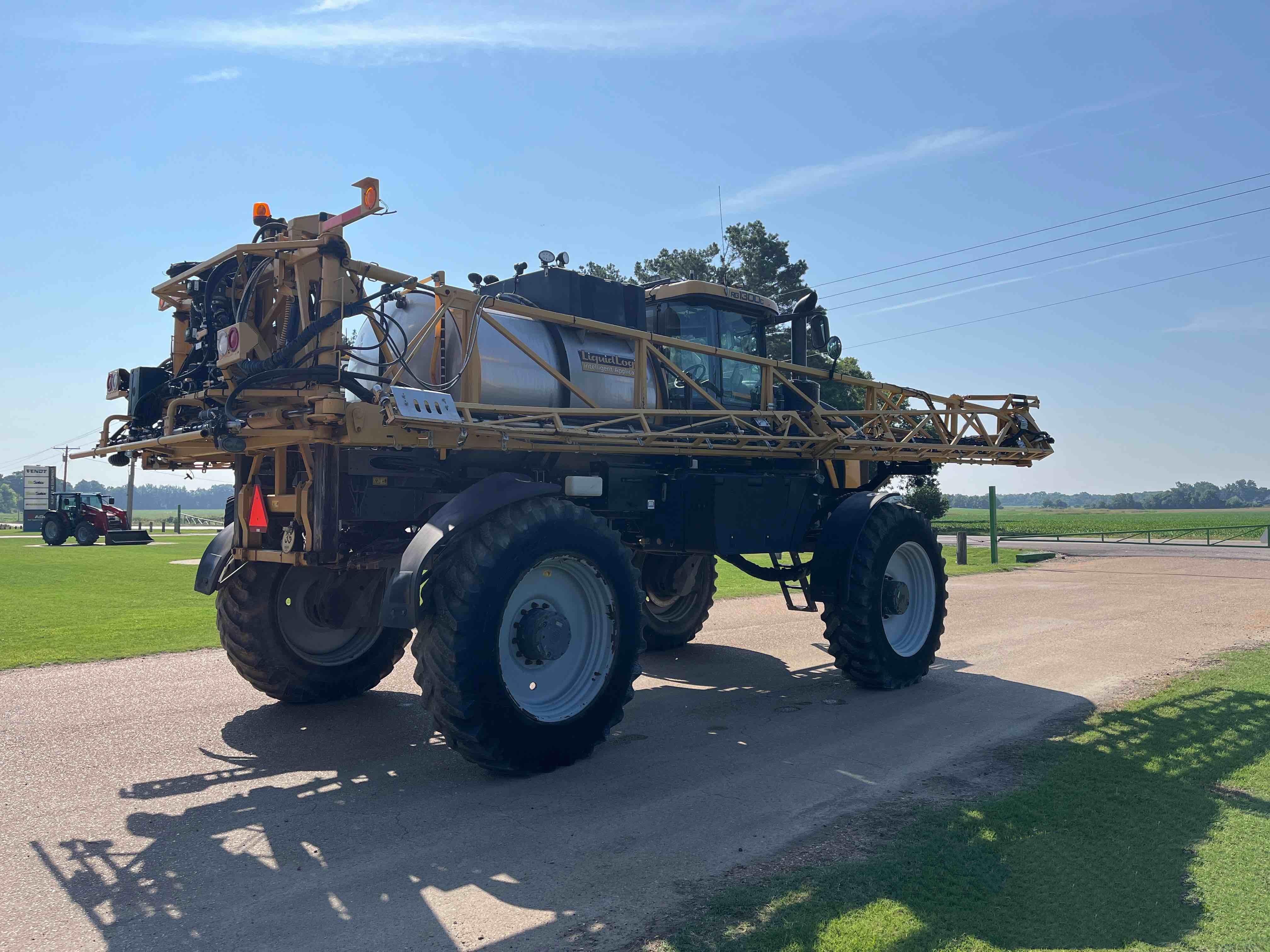 gallery 2019 RoGator RG1300C Self-Propelled Sprayer