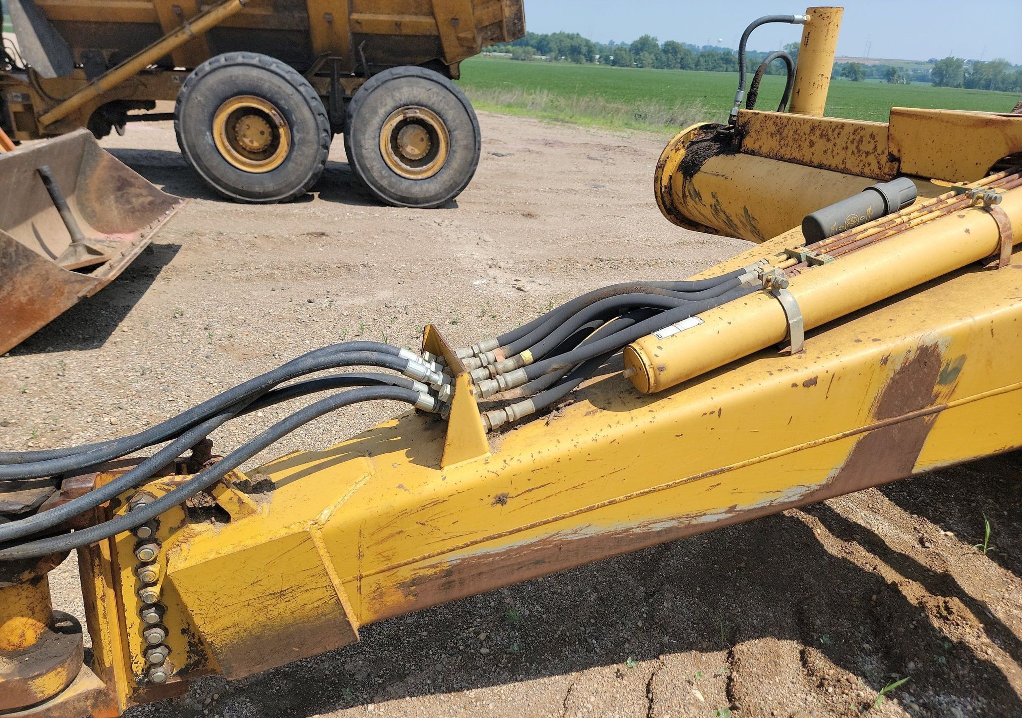 gallery Volvo T450D 4WD scraper tractor