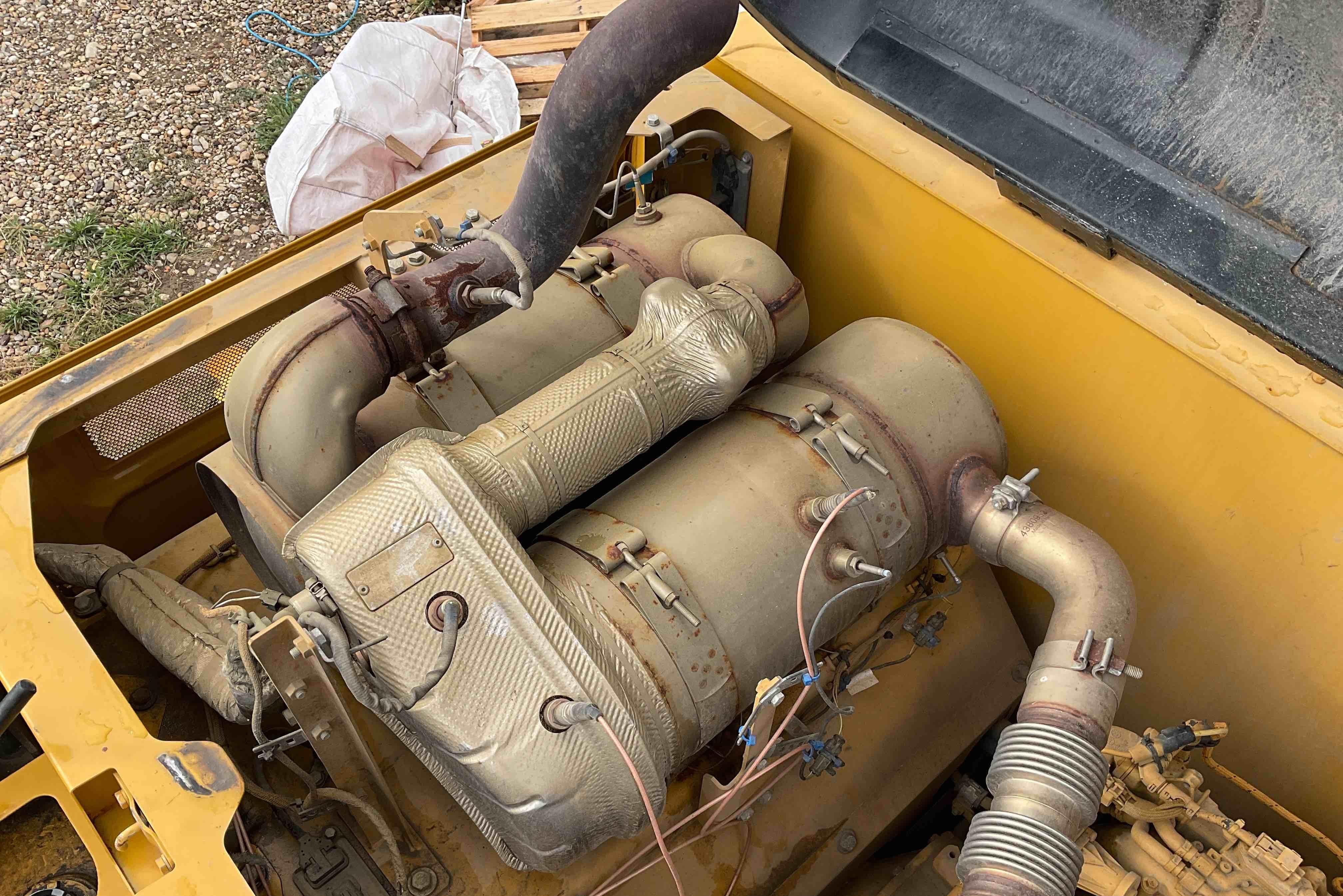 gallery 2017 Caterpillar 320FL Excavator