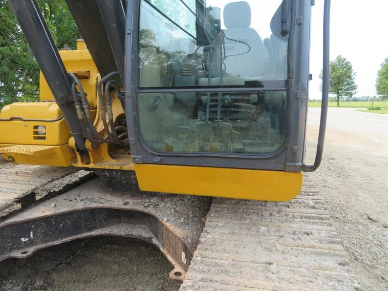 gallery 2012 John Deere 200D LC excavator