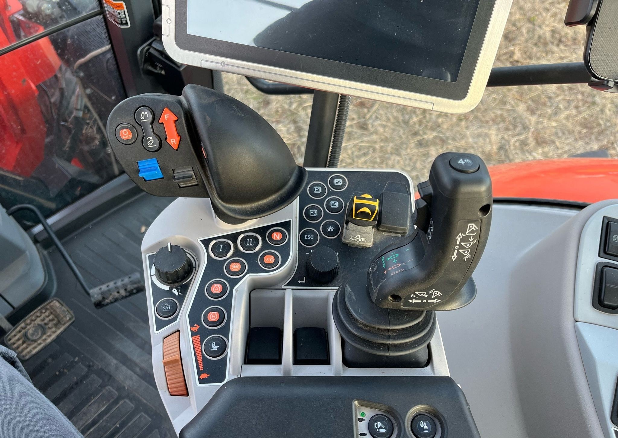 gallery 2018 Kubota M7-171 MFWD tractor
