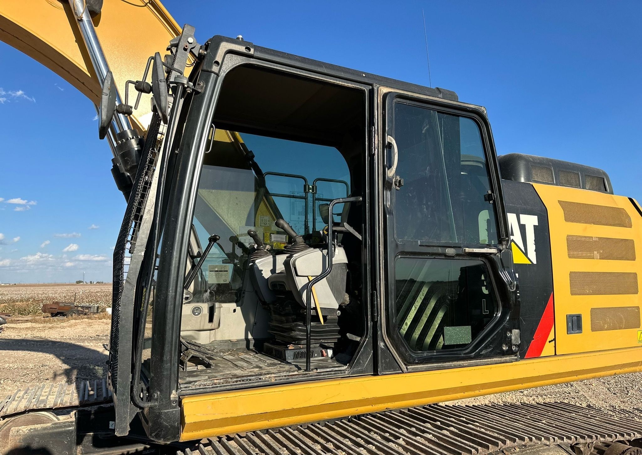 gallery 2018 Caterpillar 326F L excavator