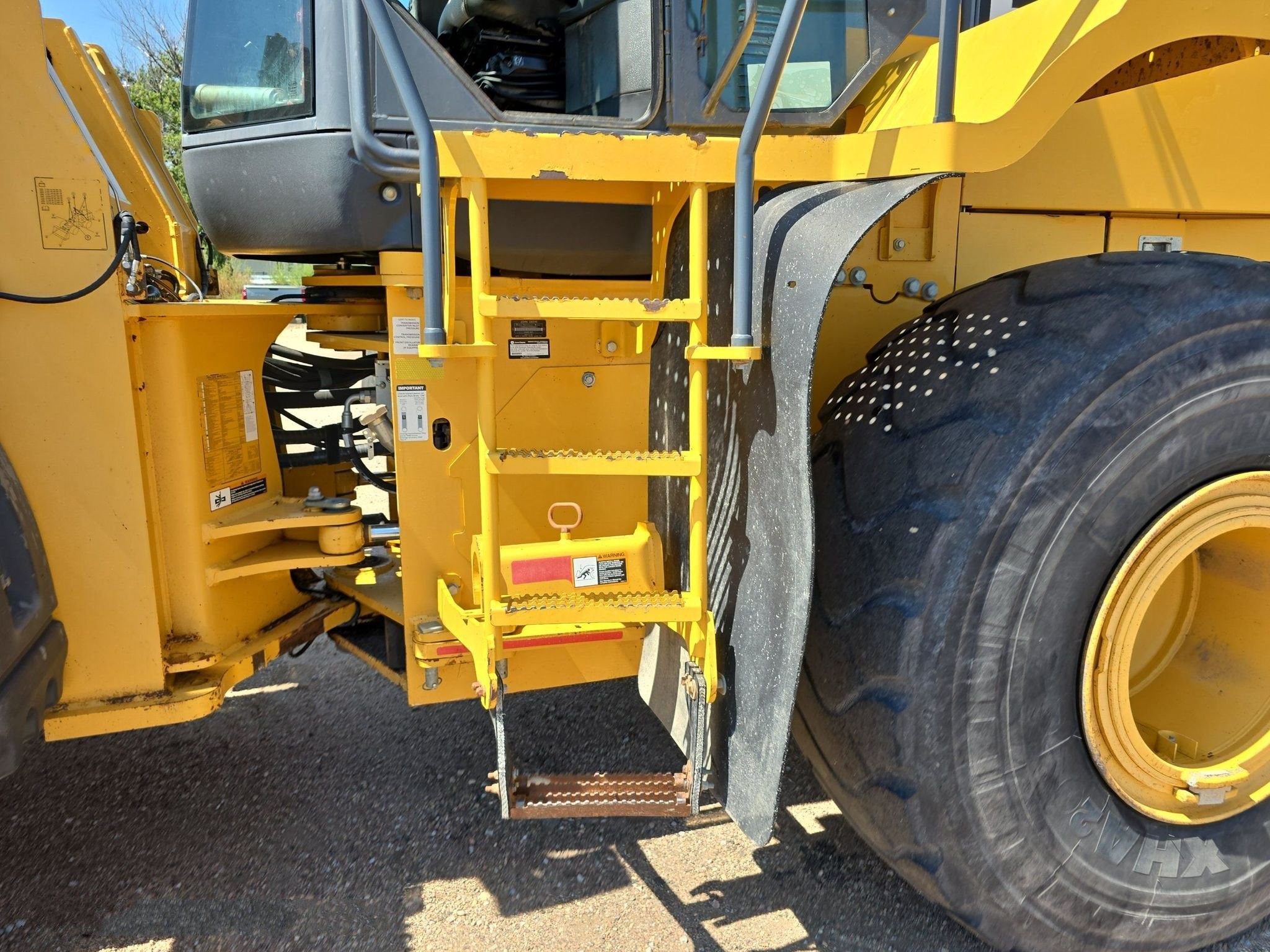 gallery 2014 John Deere 824K Wheel Loader