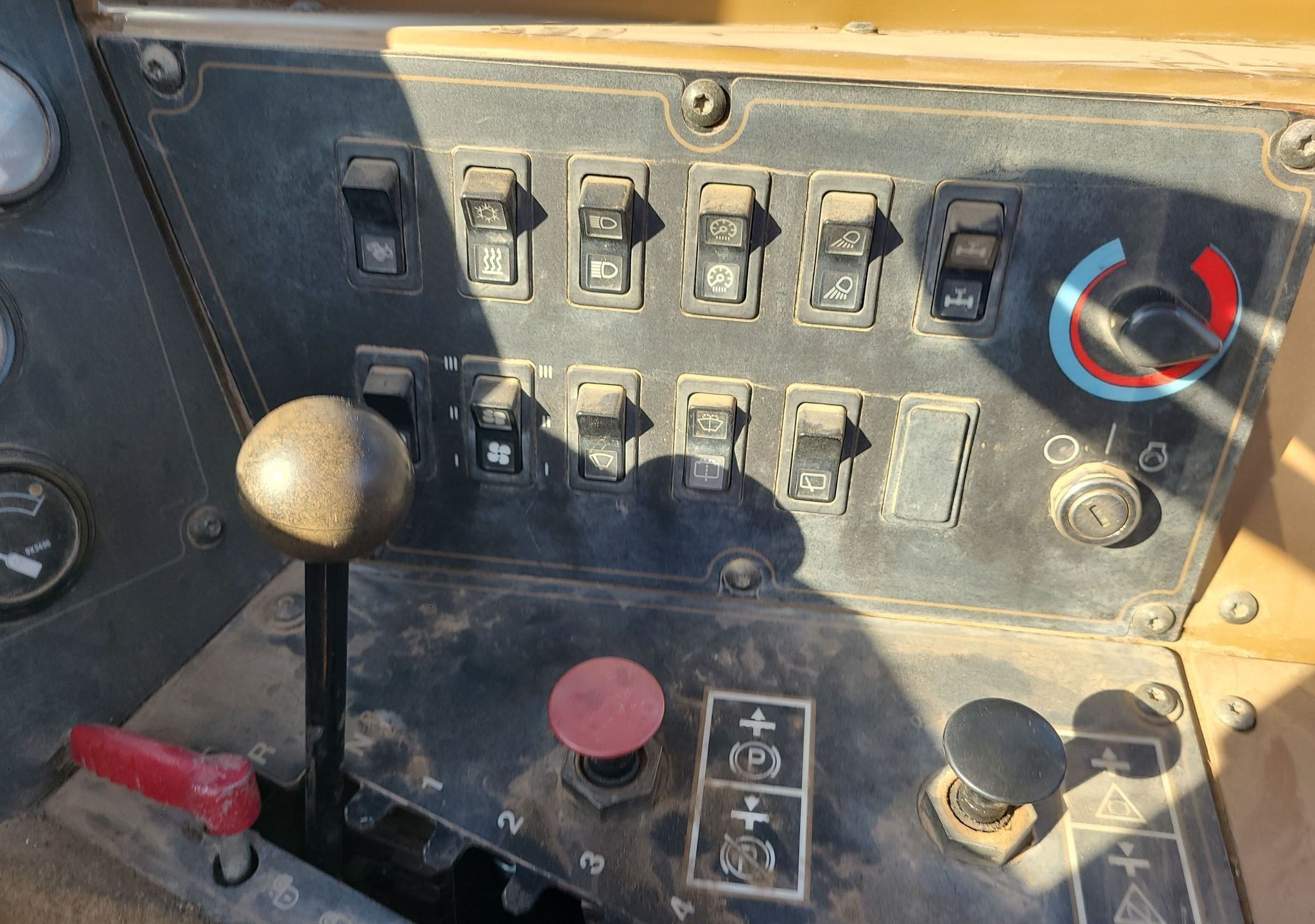 gallery 2006 Caterpillar 615C Series II elevating scraper