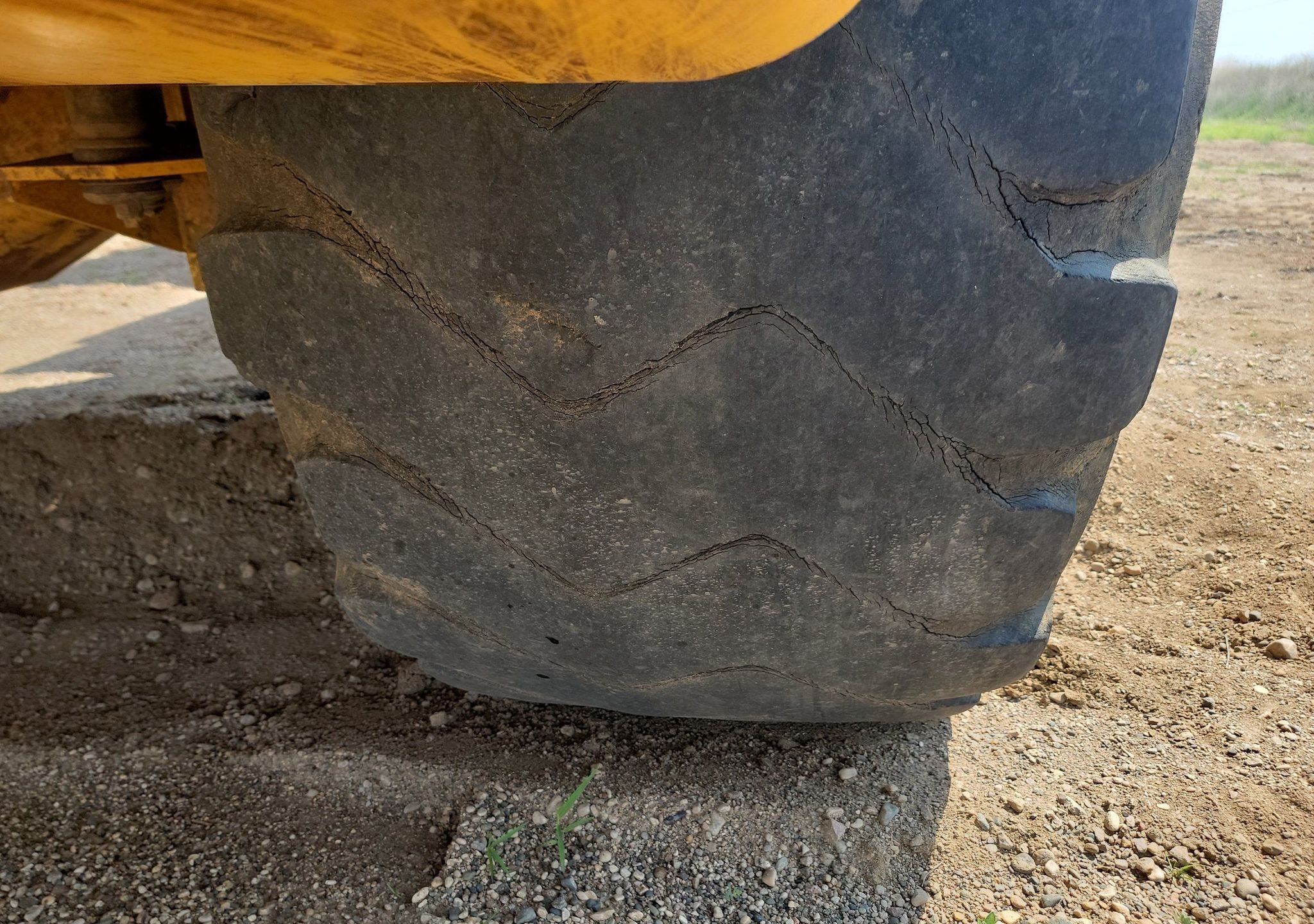 gallery Volvo T450D 4WD scraper tractor