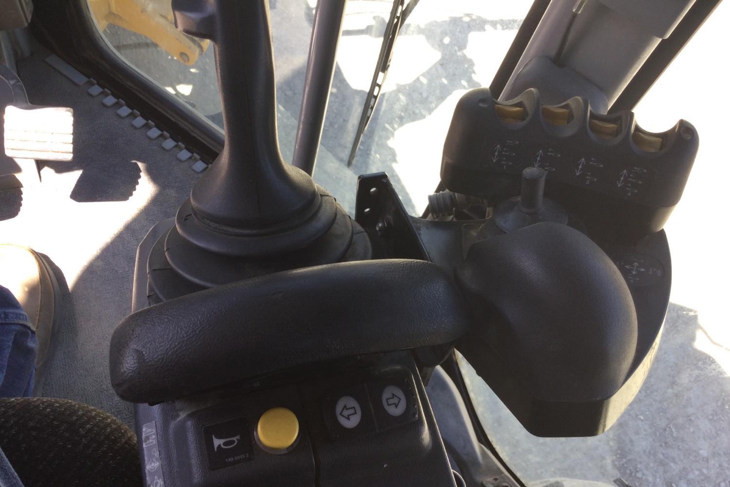 gallery 2011 Caterpillar 140M VHP Grader