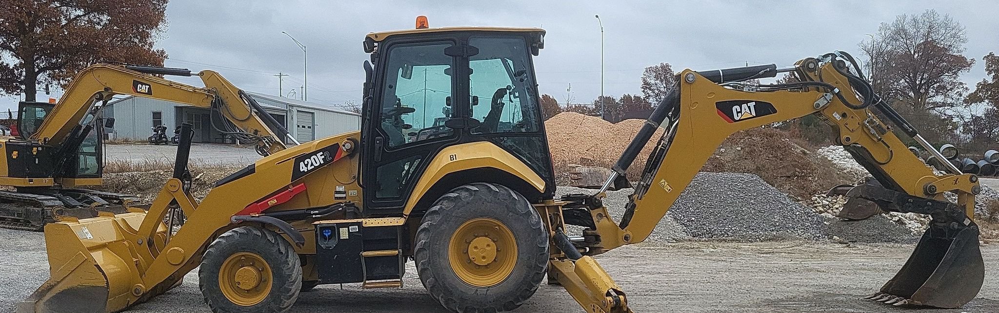 gallery 2018 Caterpillar 420F2 backhoe