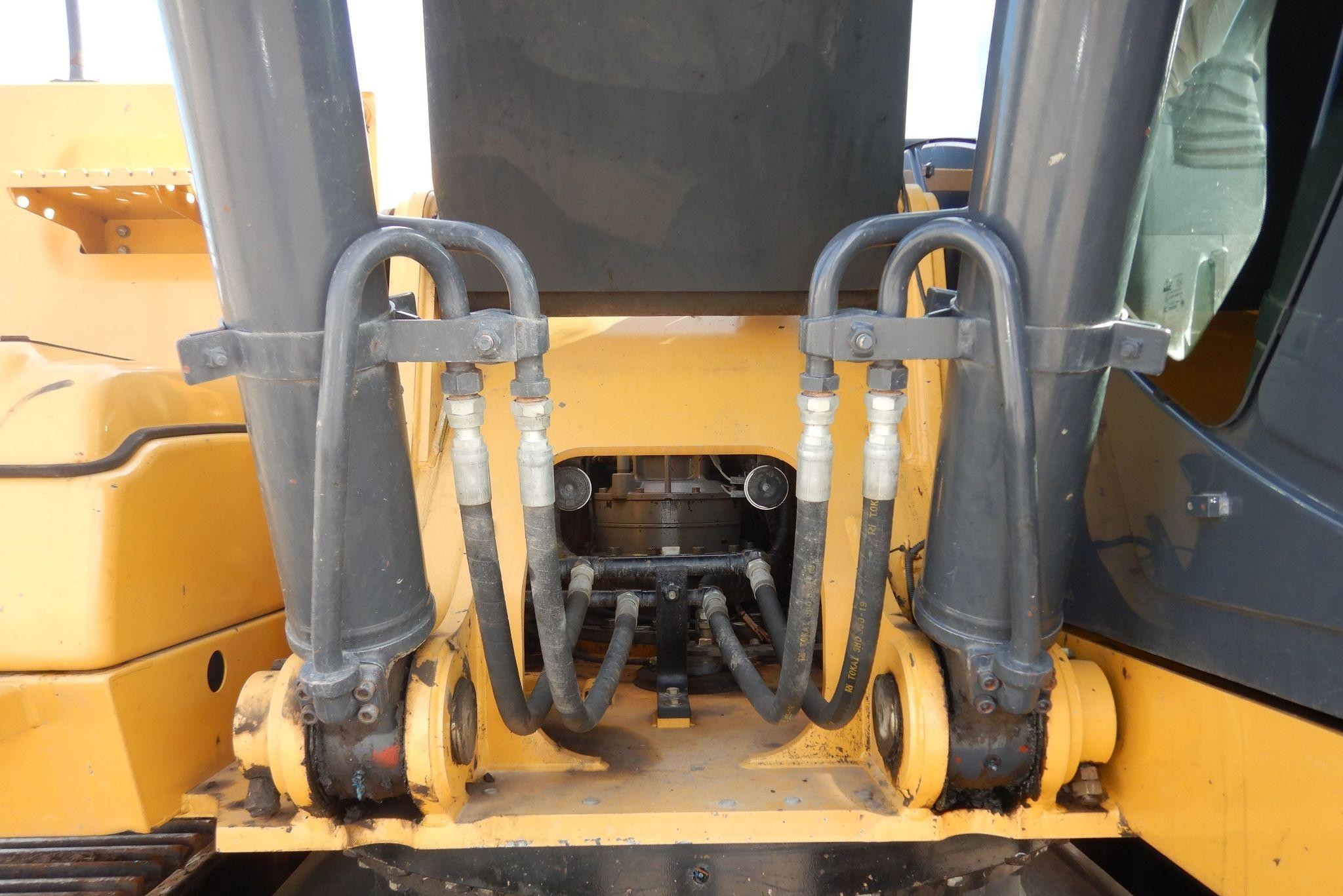 gallery 2011 John Deere 240DLC excavator