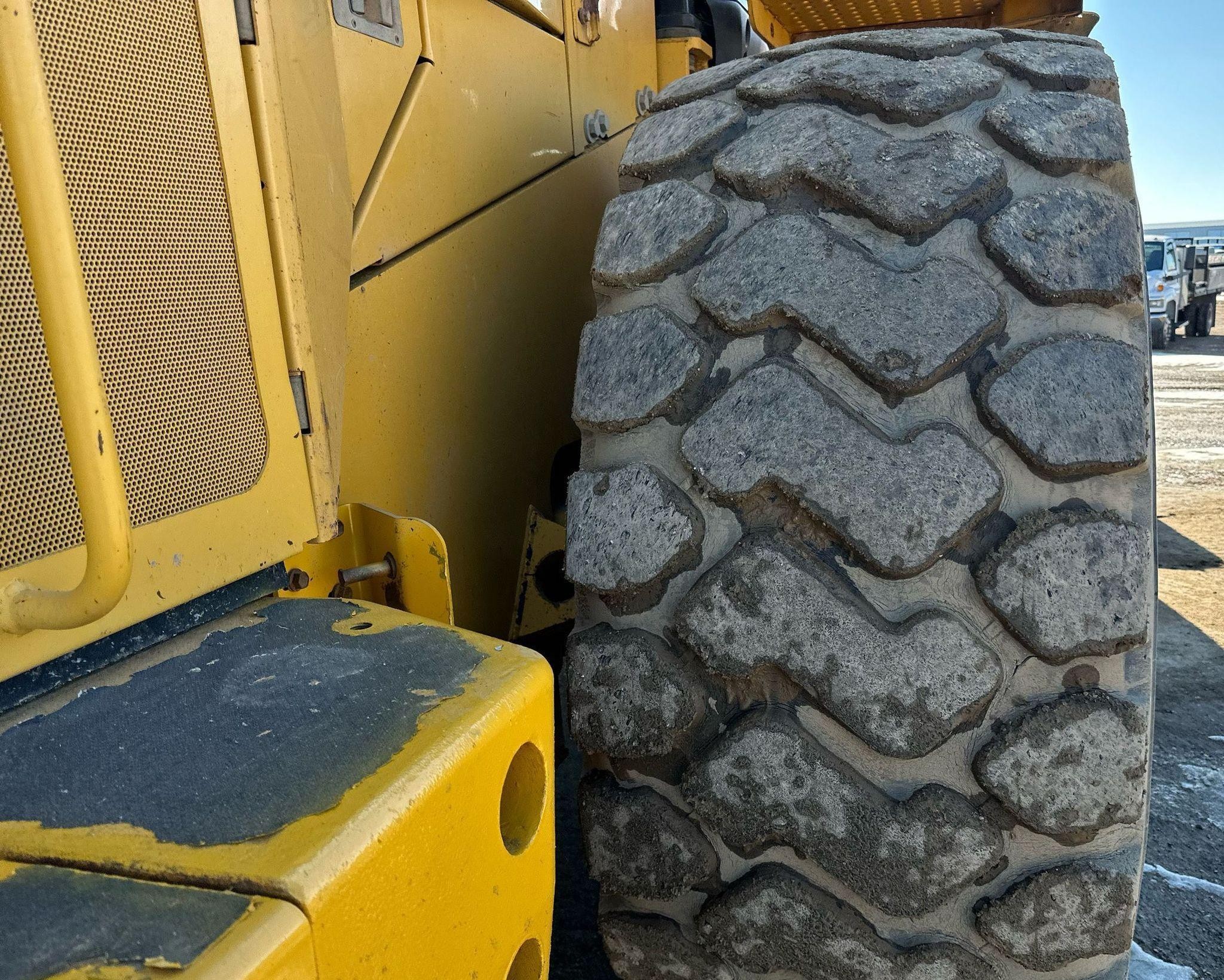 gallery 2006 John Deere 844J wheel loader