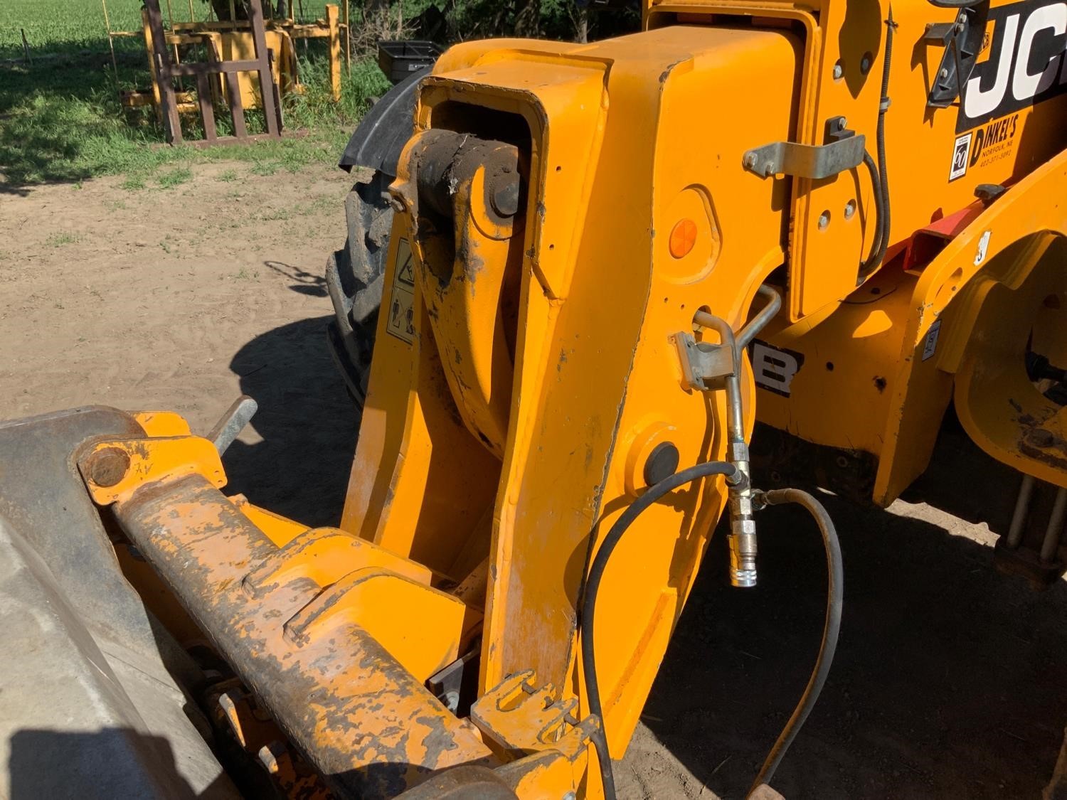 gallery 2017 Jcb 560-80AGS 4x4x4 Telehandler