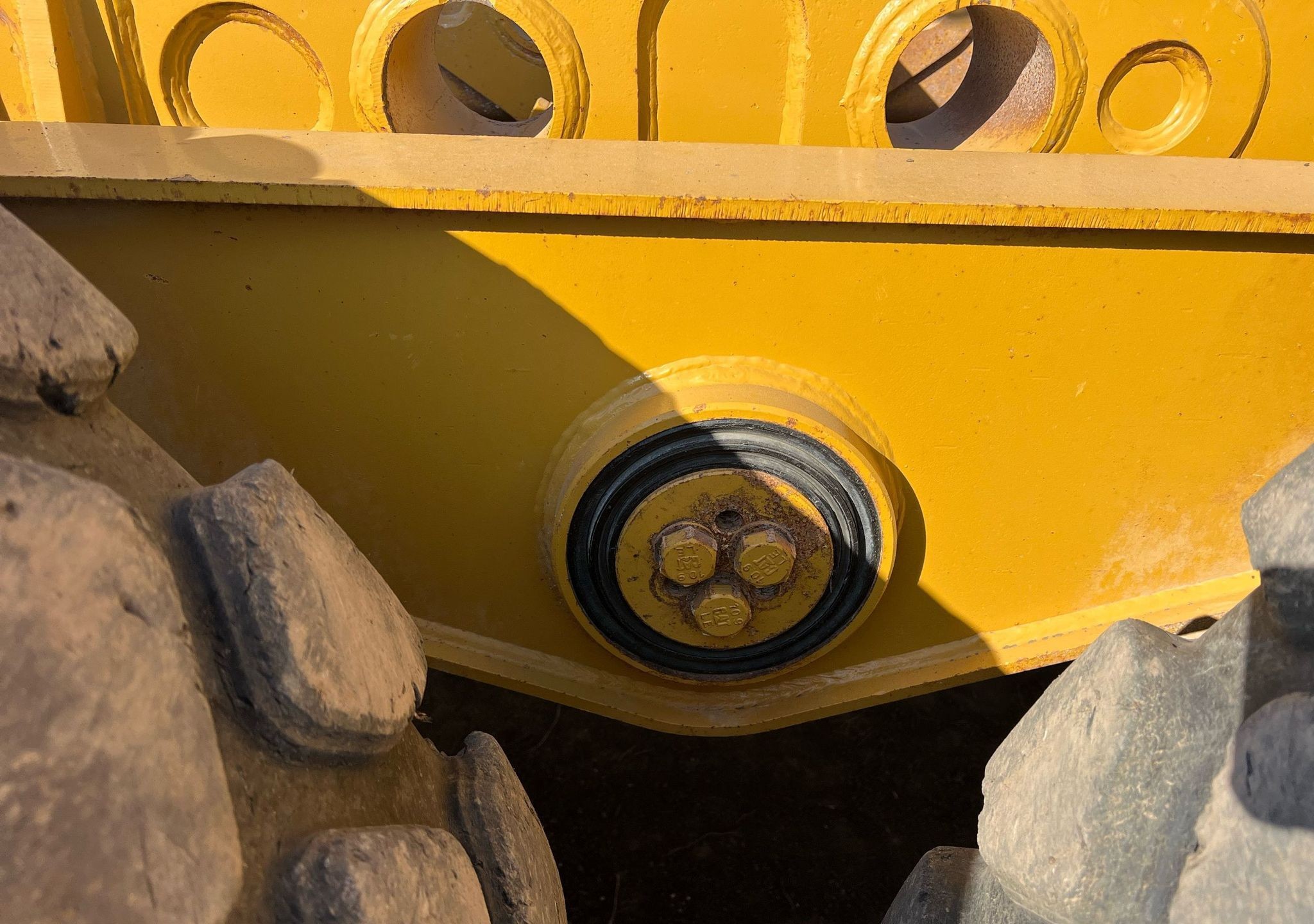 gallery 2002 Caterpillar 730 haul truck
