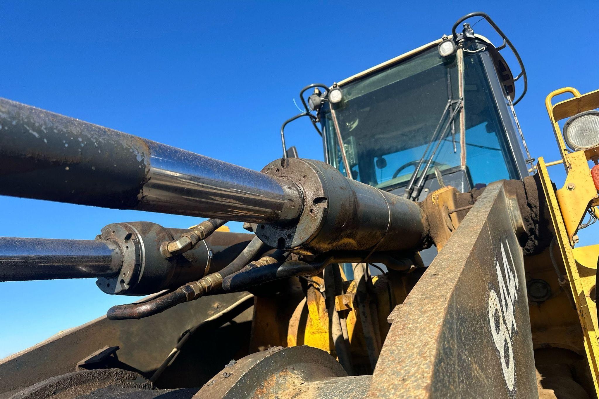 gallery 2006 John Deere 844J wheel loader