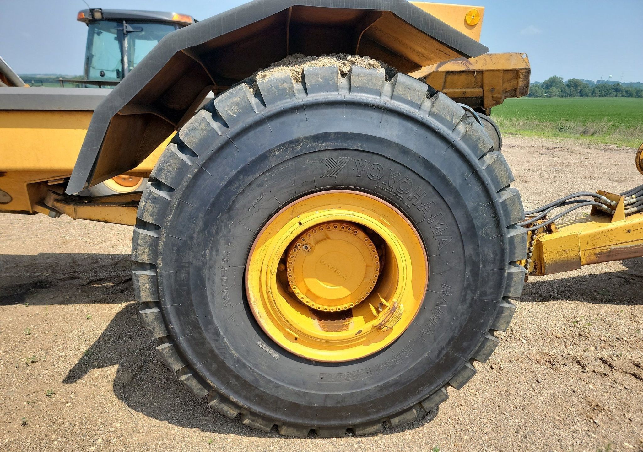 gallery Volvo T450D 4WD scraper tractor