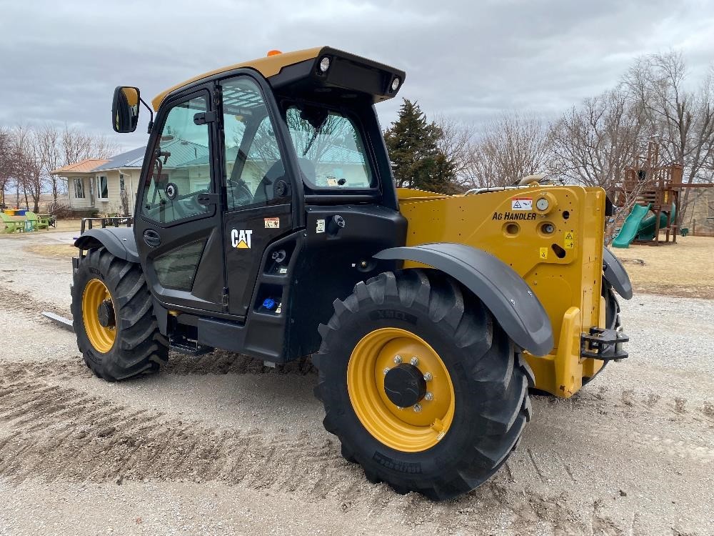 gallery 2019 Caterpillar TH408D 4x4x4 Ag Handler