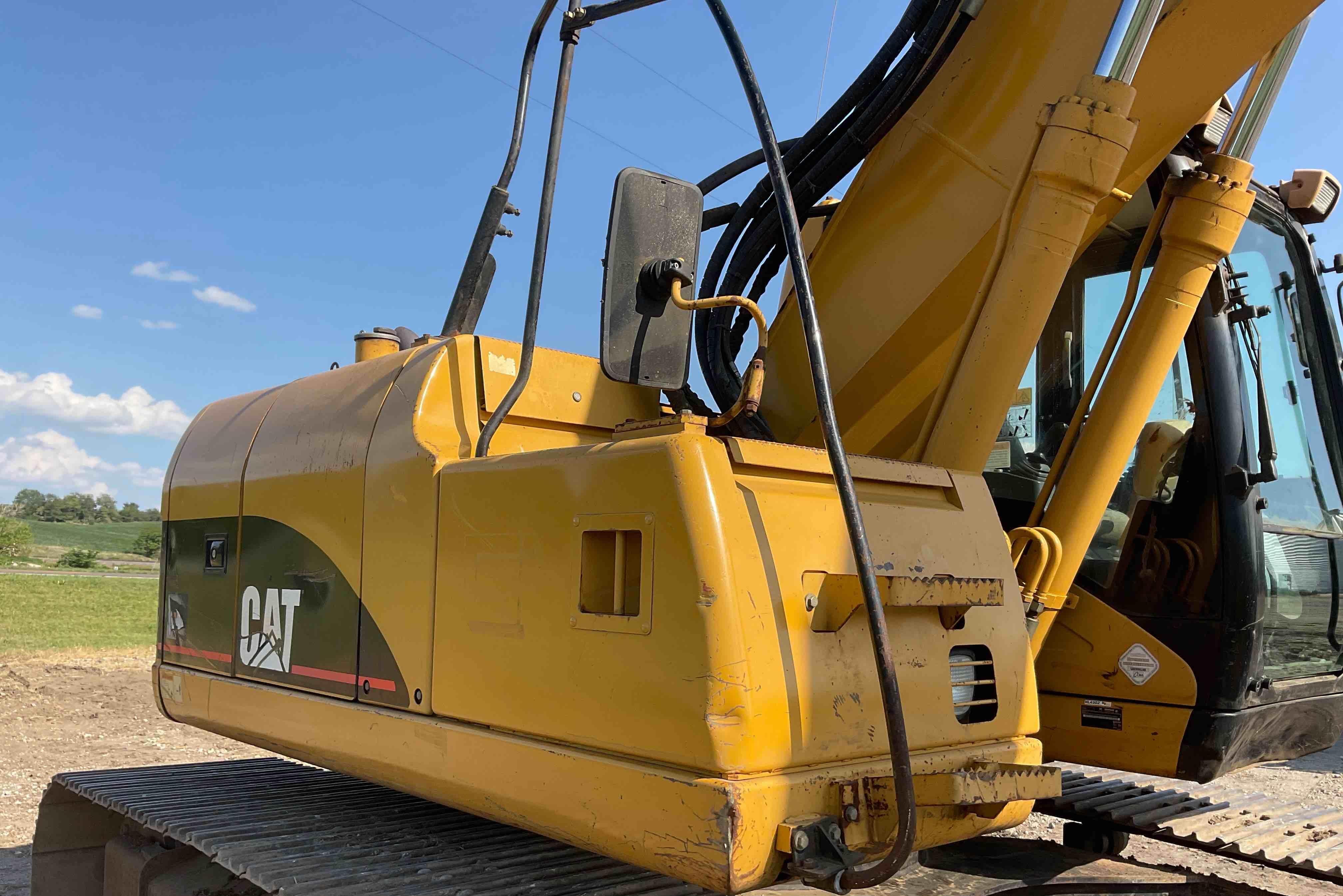 gallery 2004 Caterpillar 320CLU Excavator