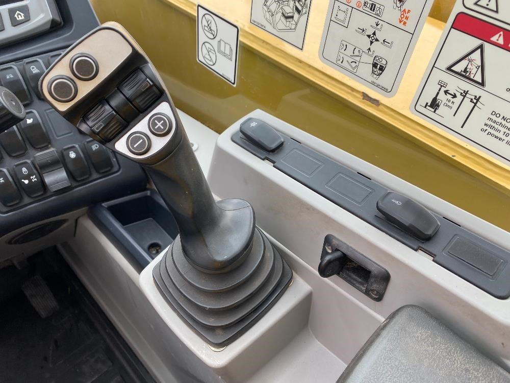 gallery 2019 Caterpillar TH408D 4x4x4 Handler