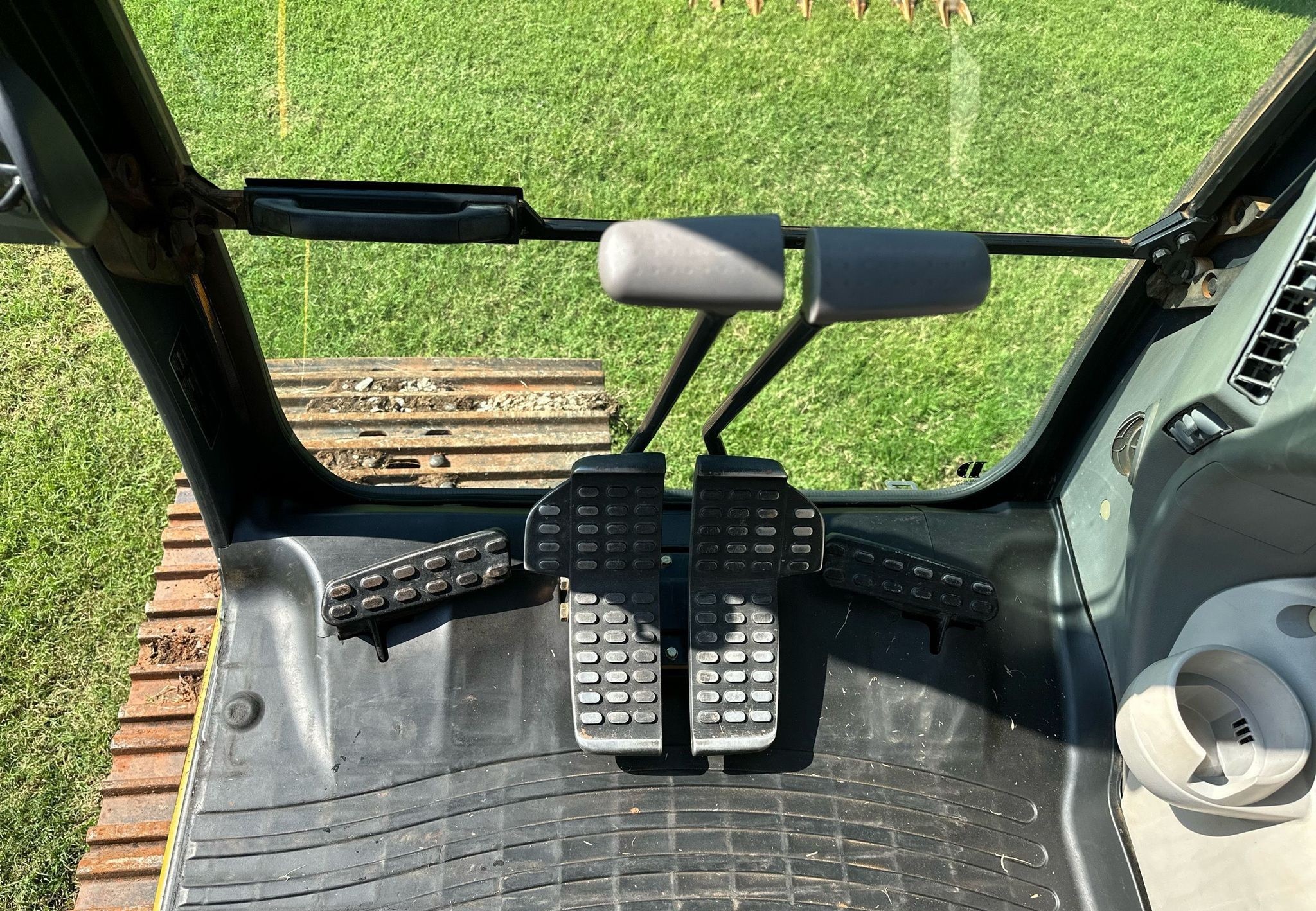gallery 2014 John Deere 250G LC excavator