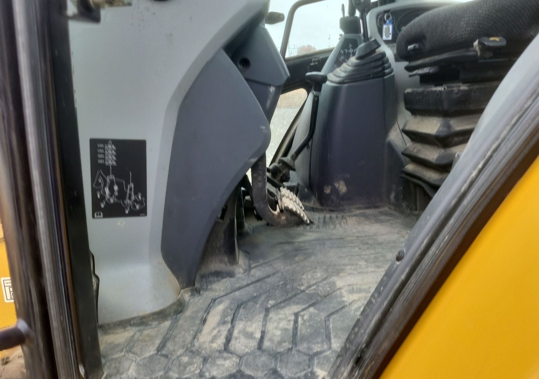 gallery 2018 Caterpillar 420F2 backhoe