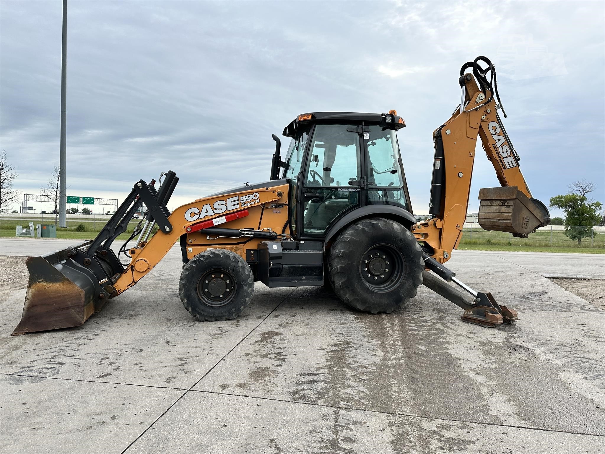 gallery 2019 Case 590SN 4x4 Backhoe Loader