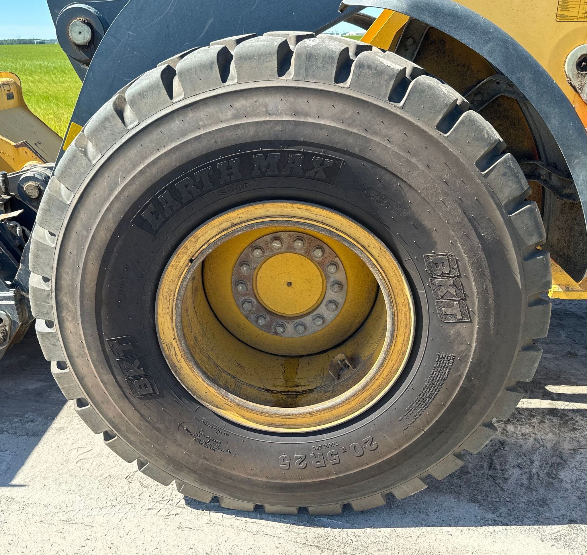 gallery 2014 John Deere 624K wheel loader