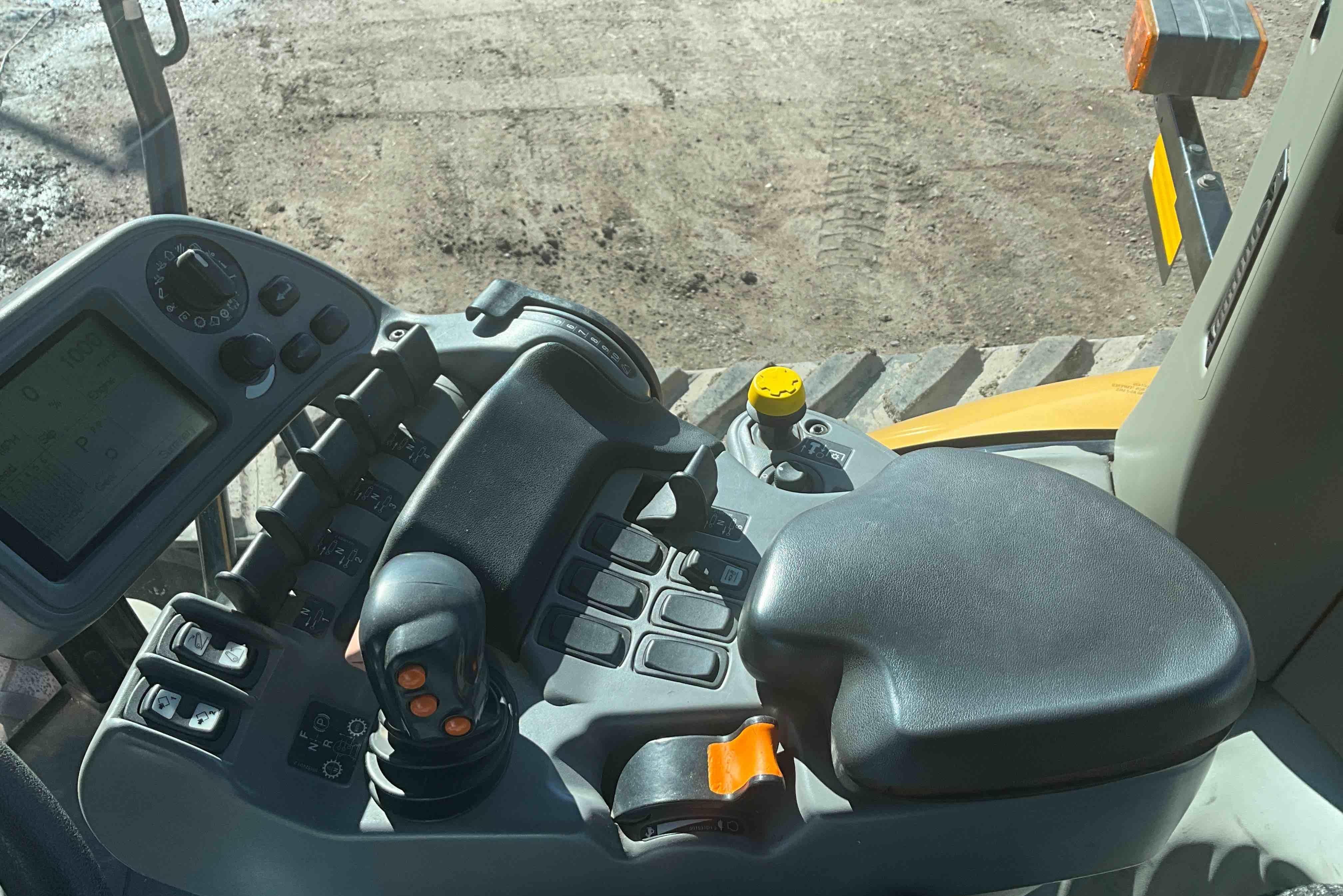gallery 2007 Challenger MT755B Track Tractor
