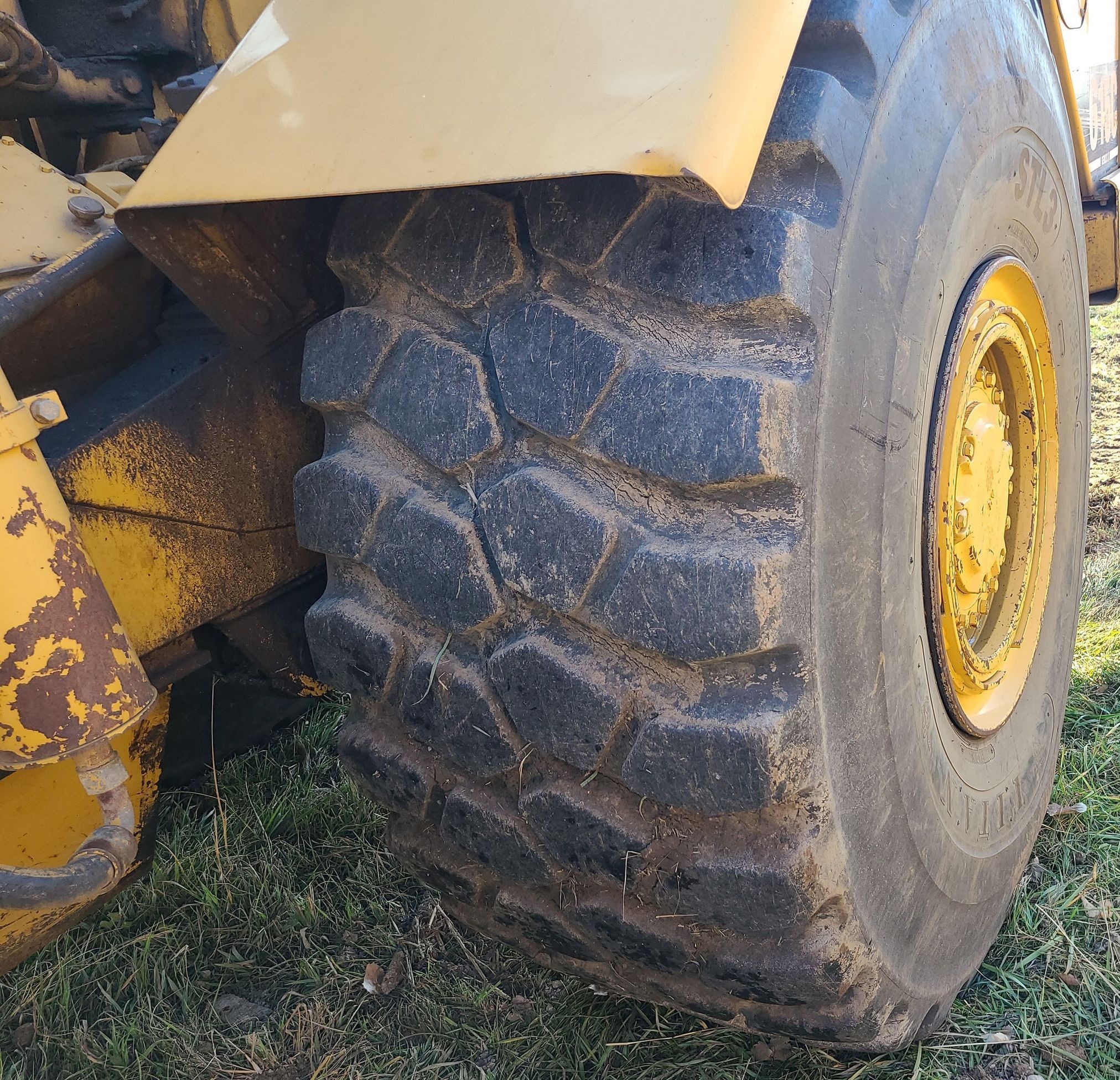 gallery 2006 Caterpillar 615C Series II elevating scraper